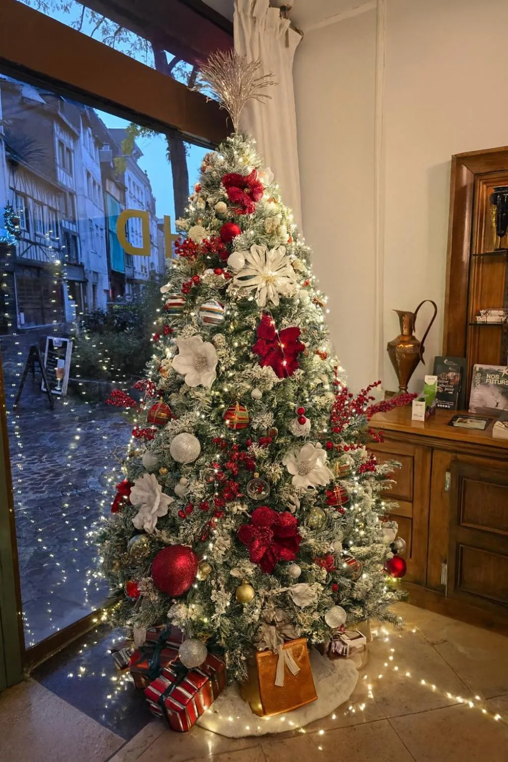 Street view in Hotel Dandy Rouen centre