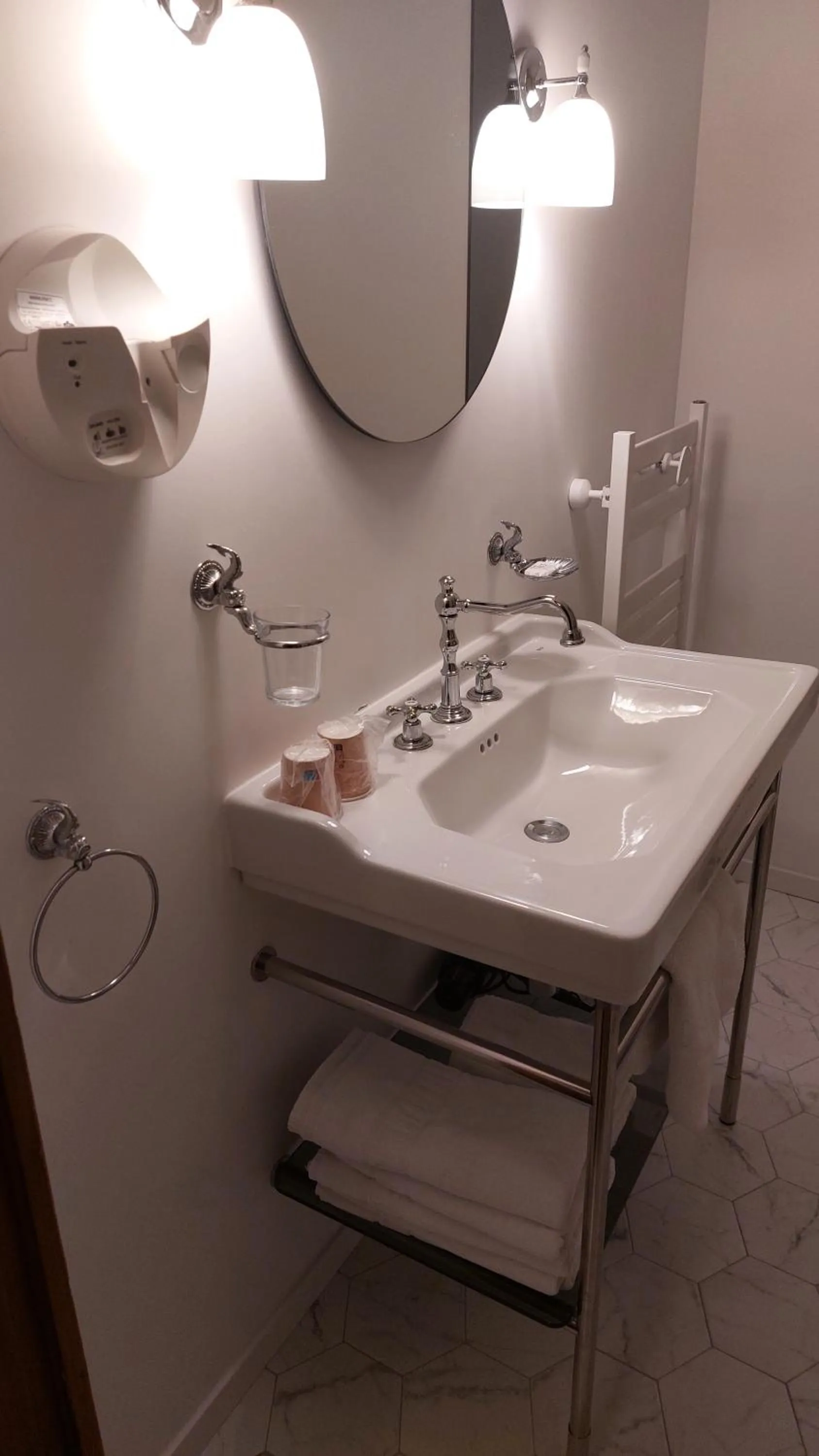 Bathroom in Hotel Dandy Rouen centre