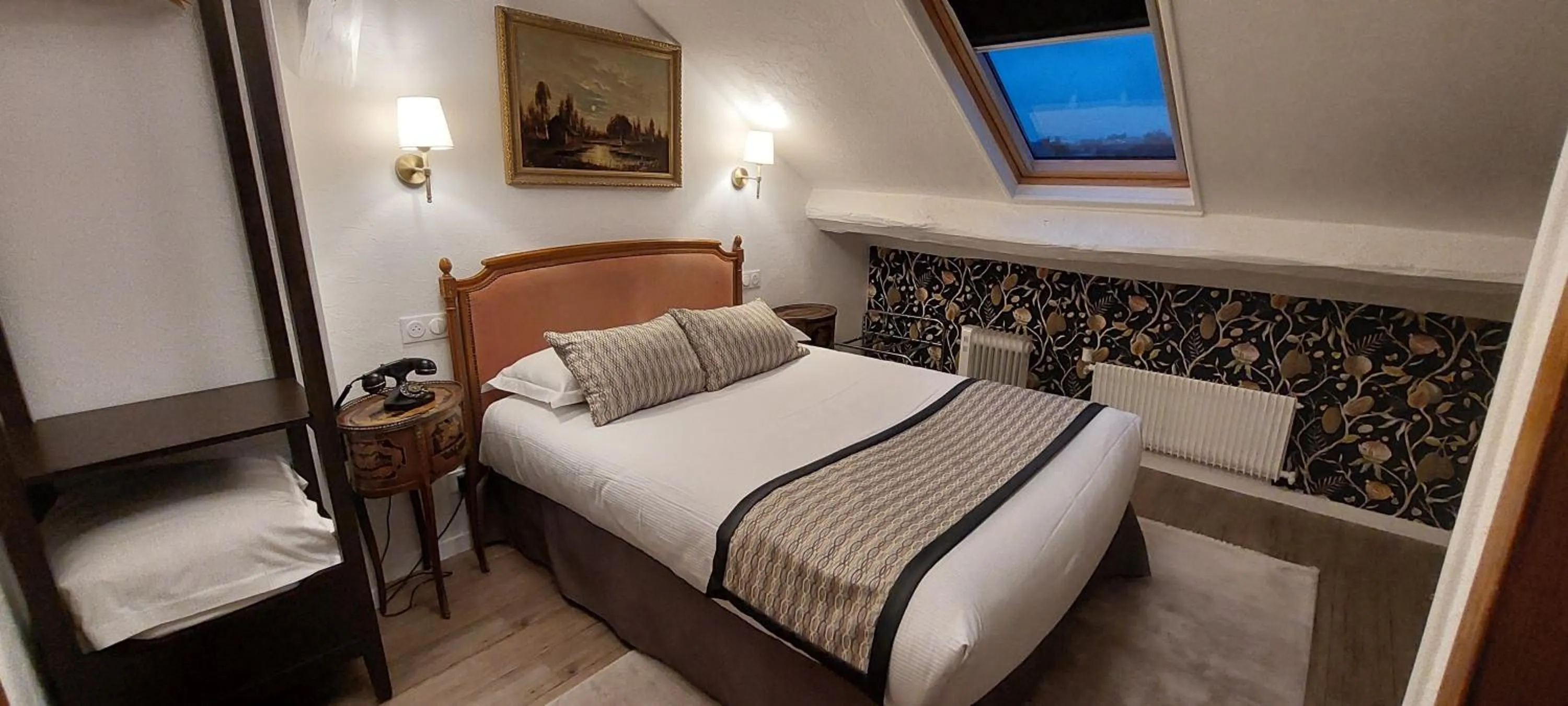 Bedroom, Bed in Hotel Dandy Rouen centre