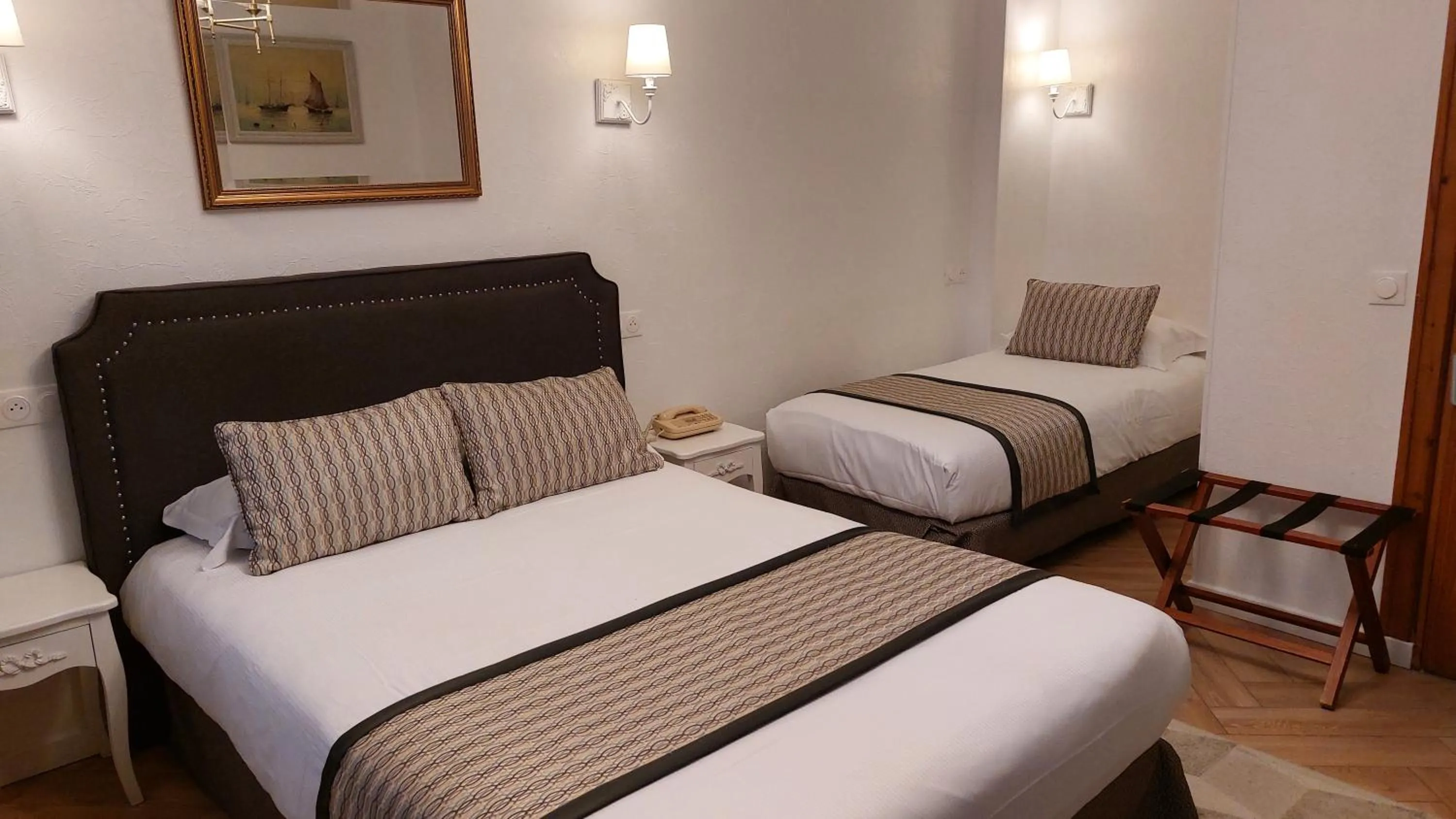 Bedroom, Bed in Hotel Dandy Rouen centre