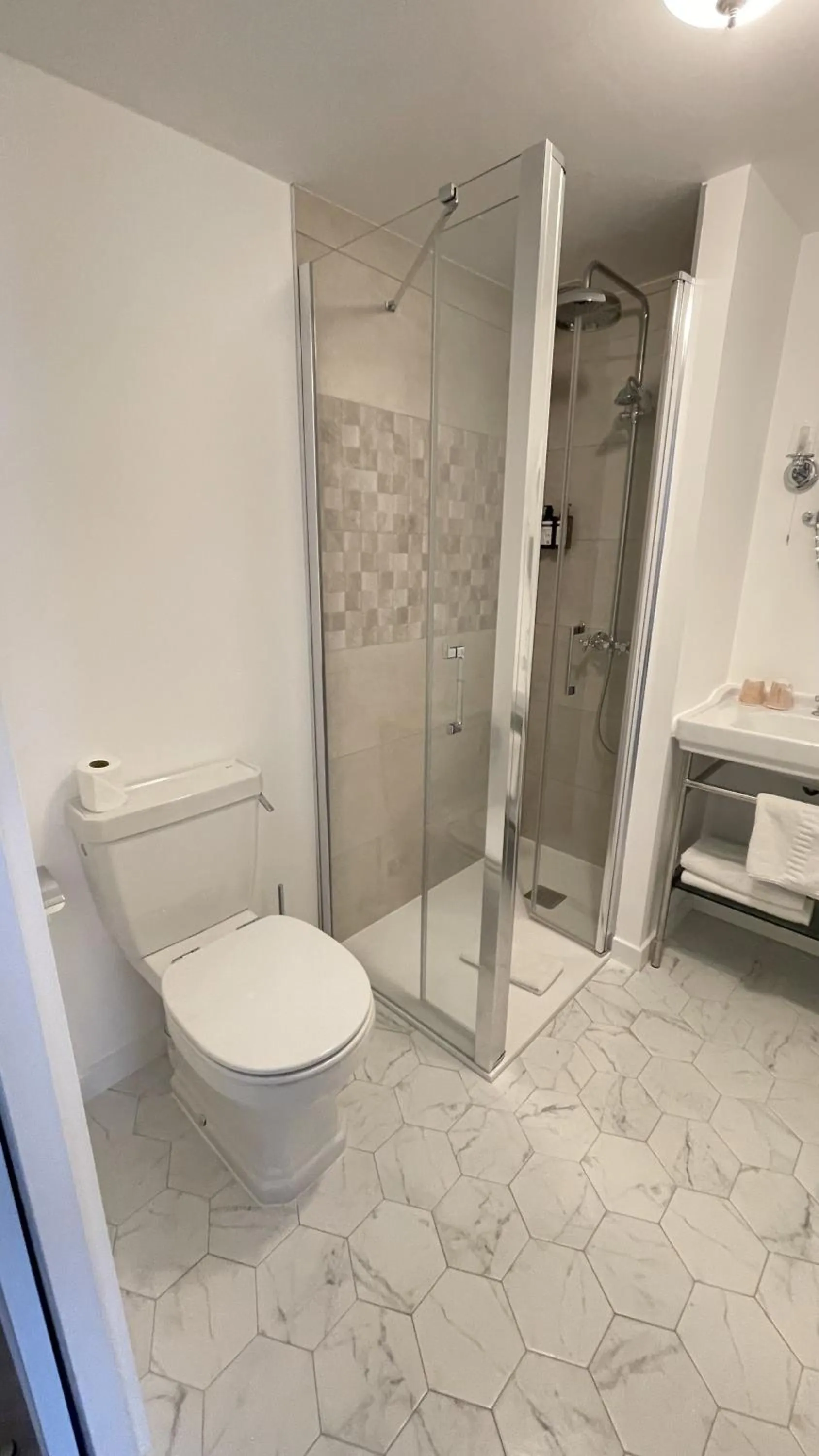 Bathroom in Hotel Dandy Rouen centre