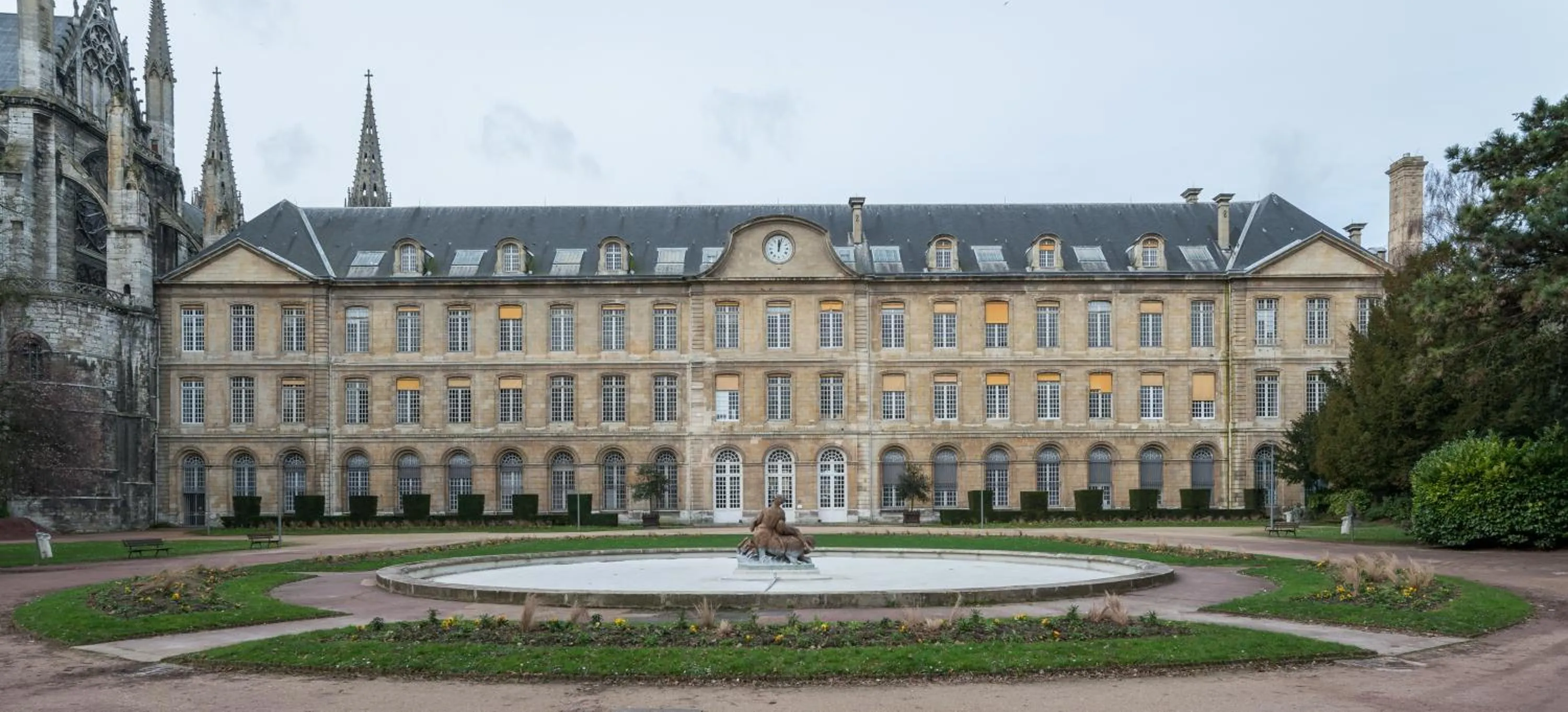 Nearby landmark in Hotel Dandy Rouen centre