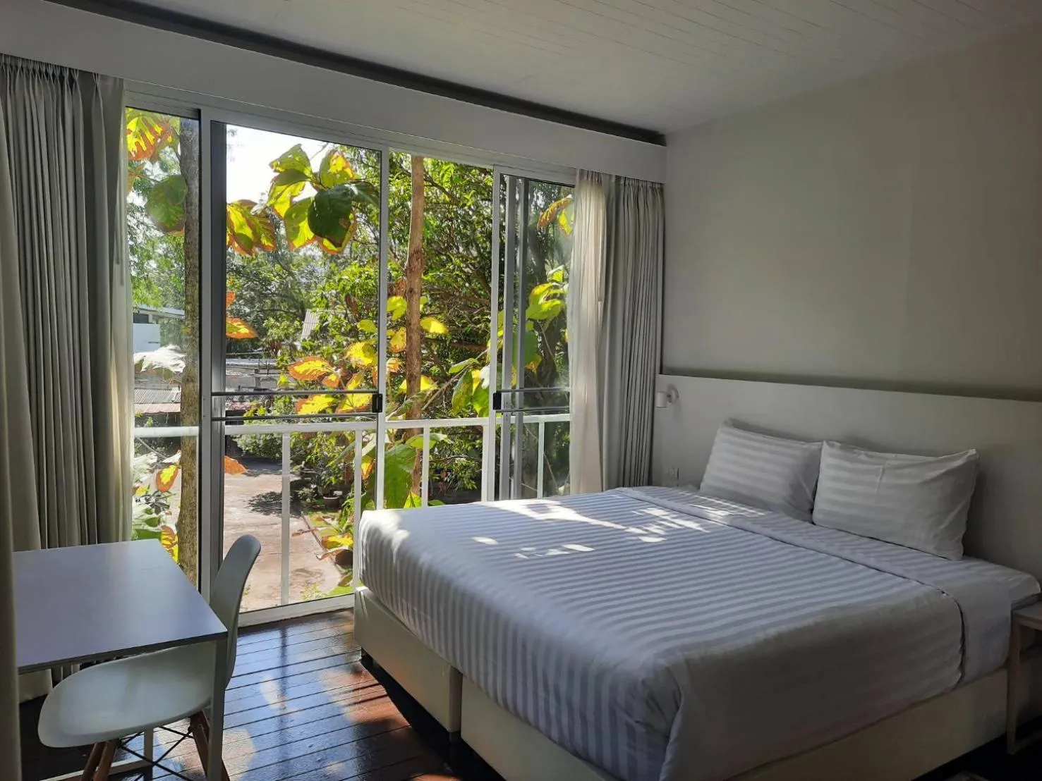 Bedroom, Bed in Cochet