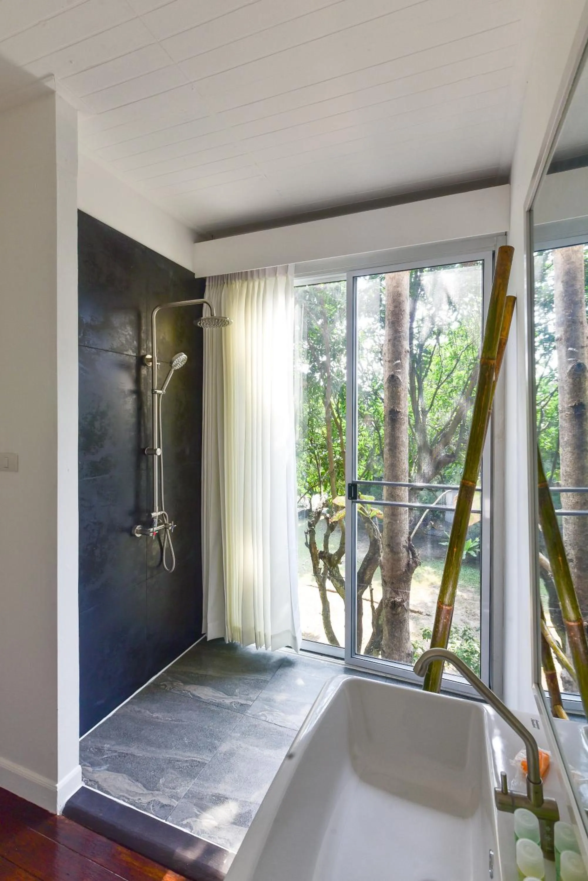 Bathroom, Bed in Cochet