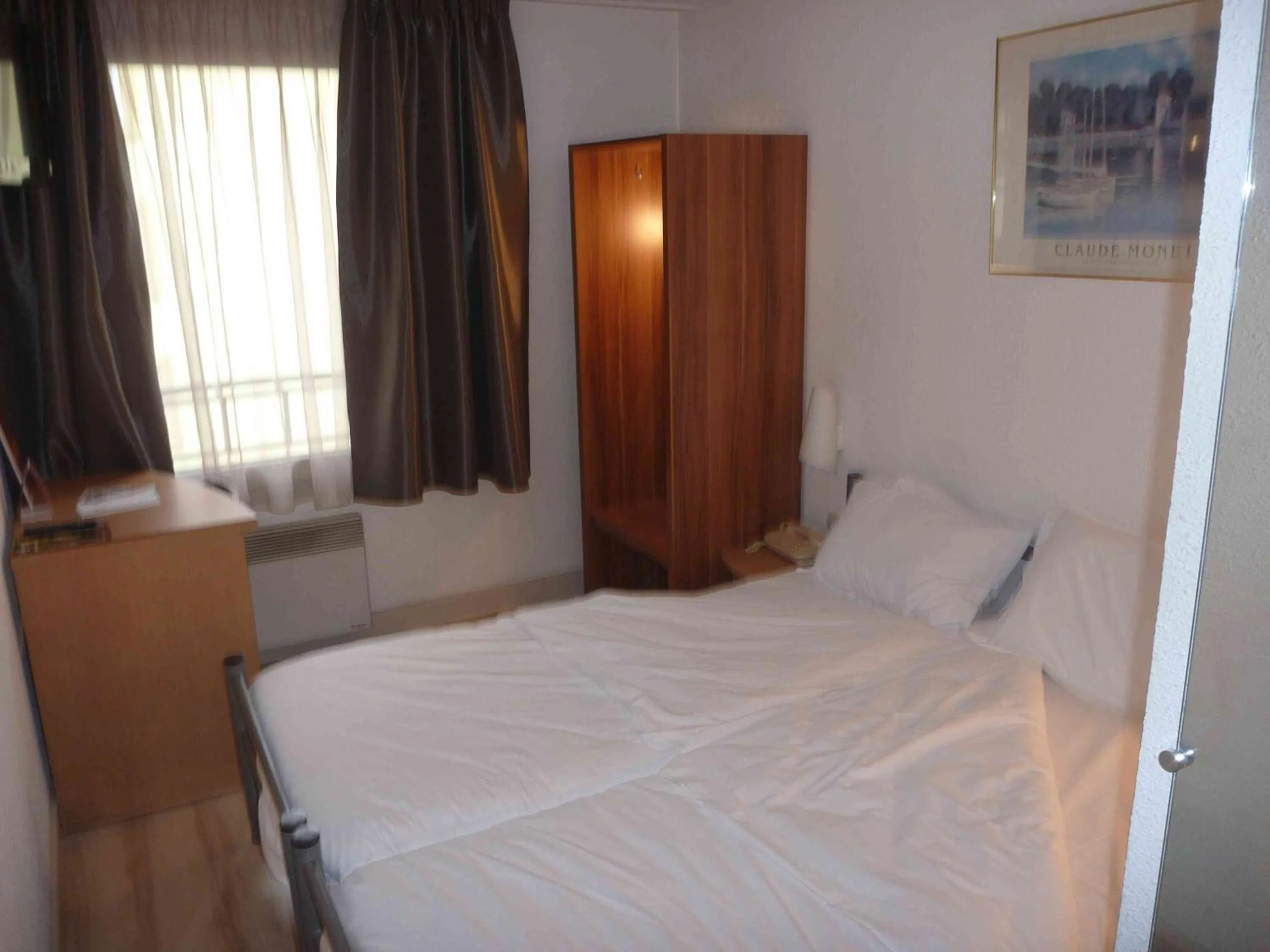 Photo of the whole room, Bed in Hotel Primo Colmar Centre