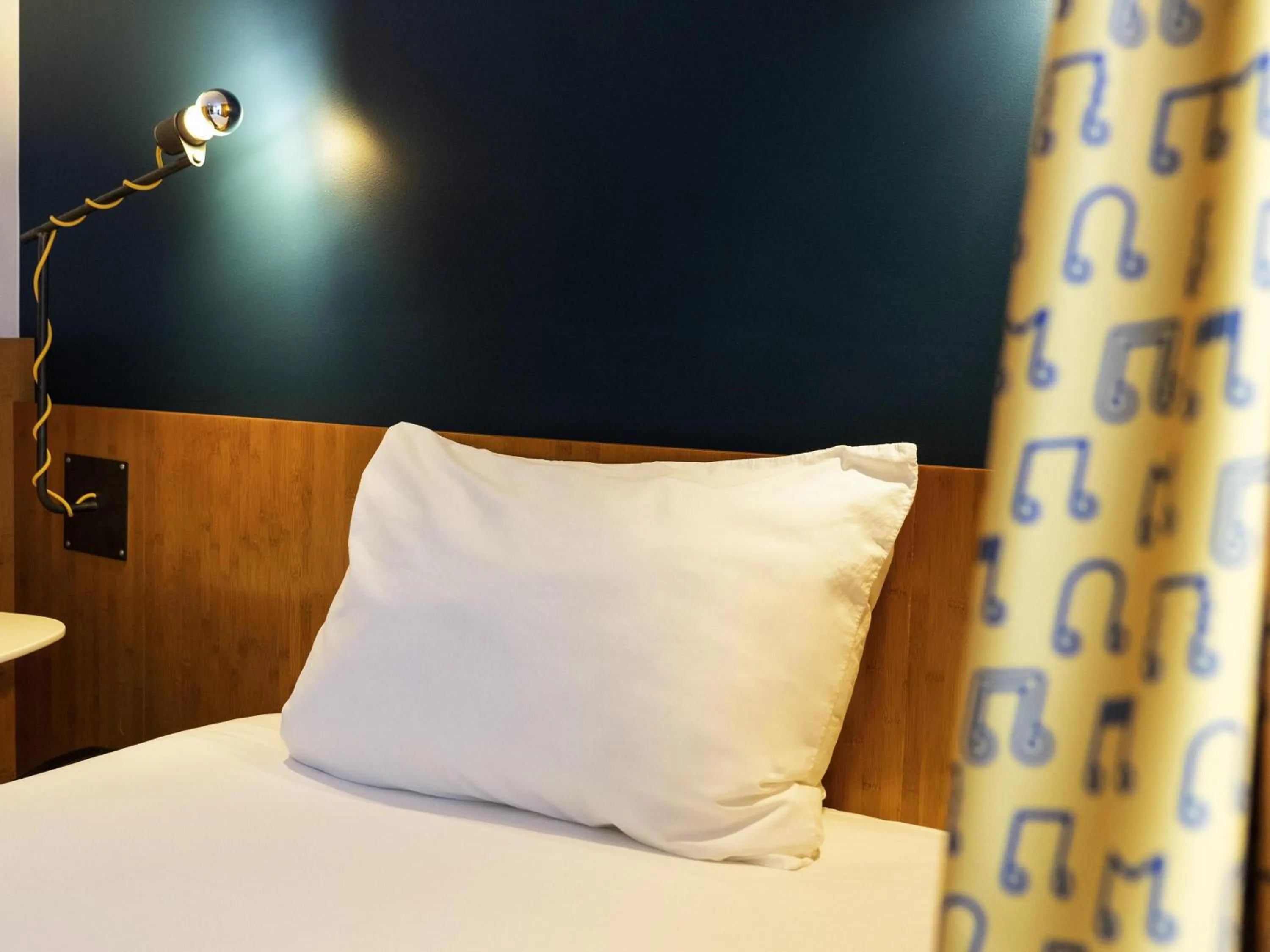 Bedroom, Bed in ibis Styles Nancy Centre Gare