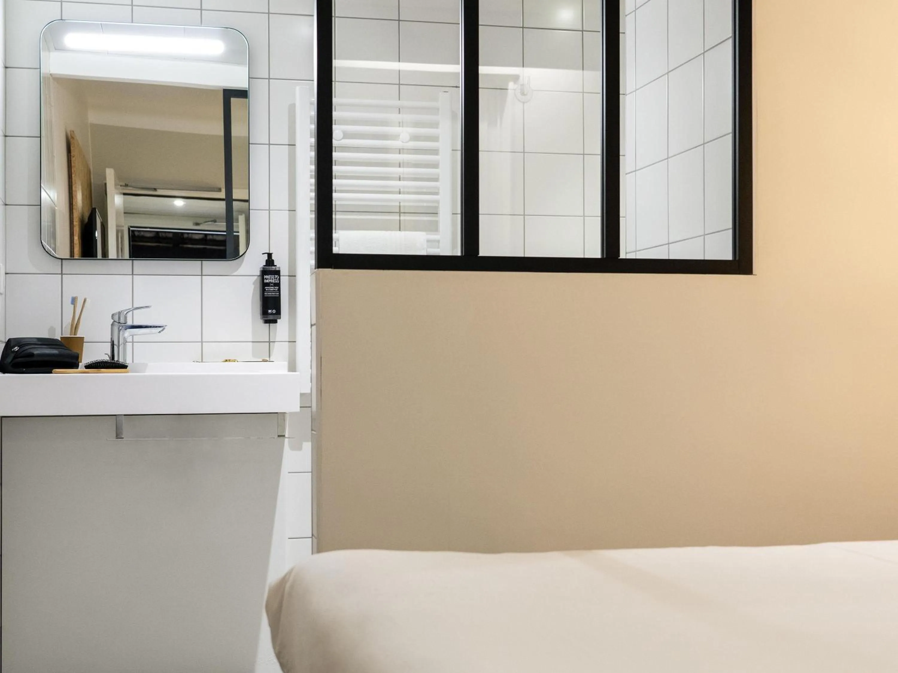 Bedroom, Bed in ibis Styles Nancy Centre Gare