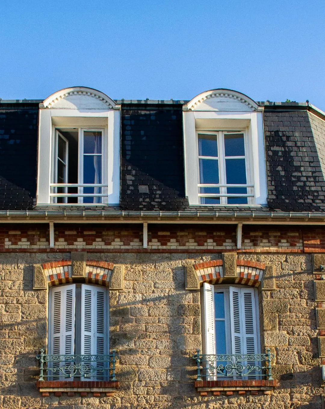 Property building in Hotel du Parc