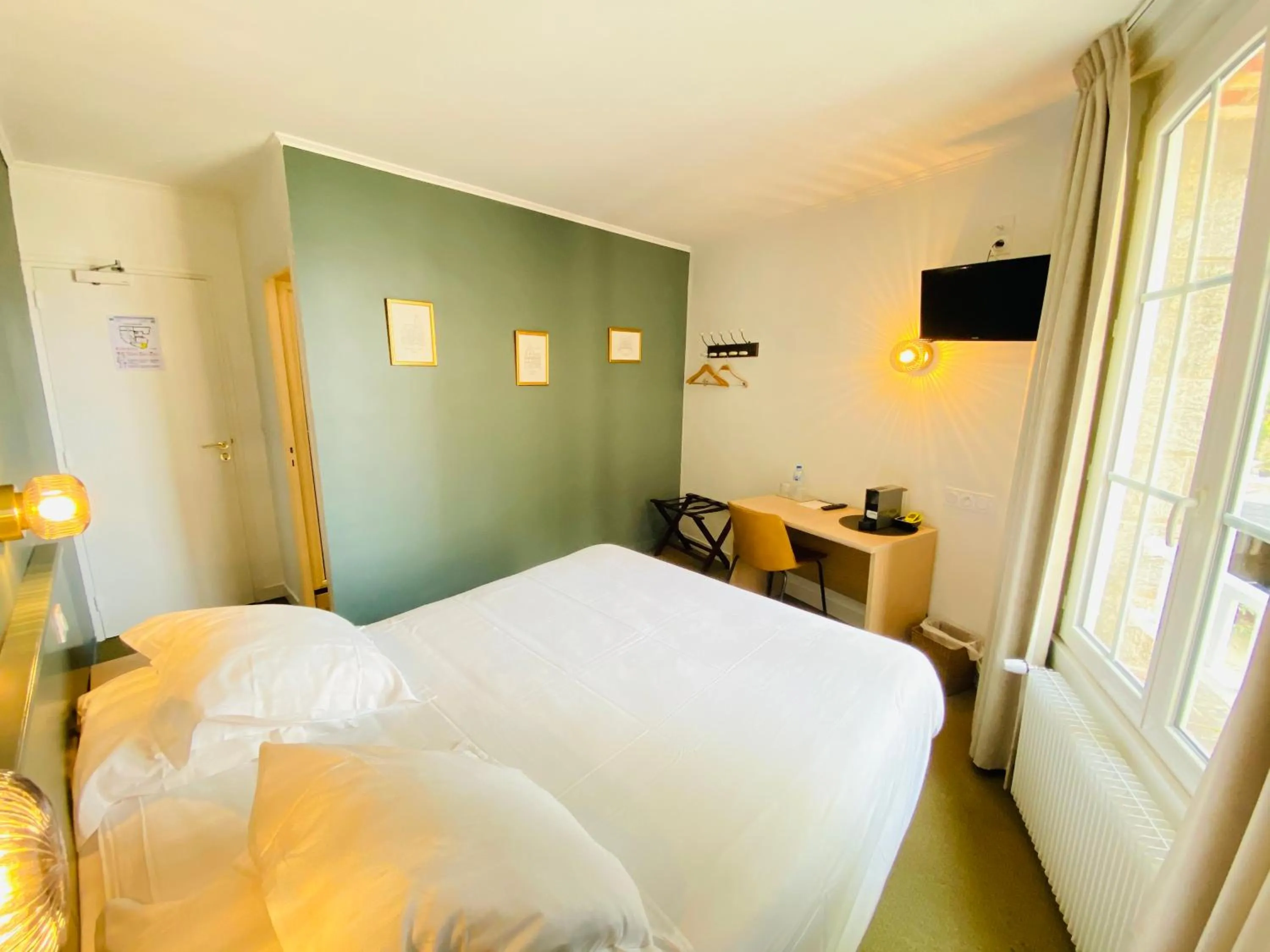 Bedroom, Bed in Hotel du Parc