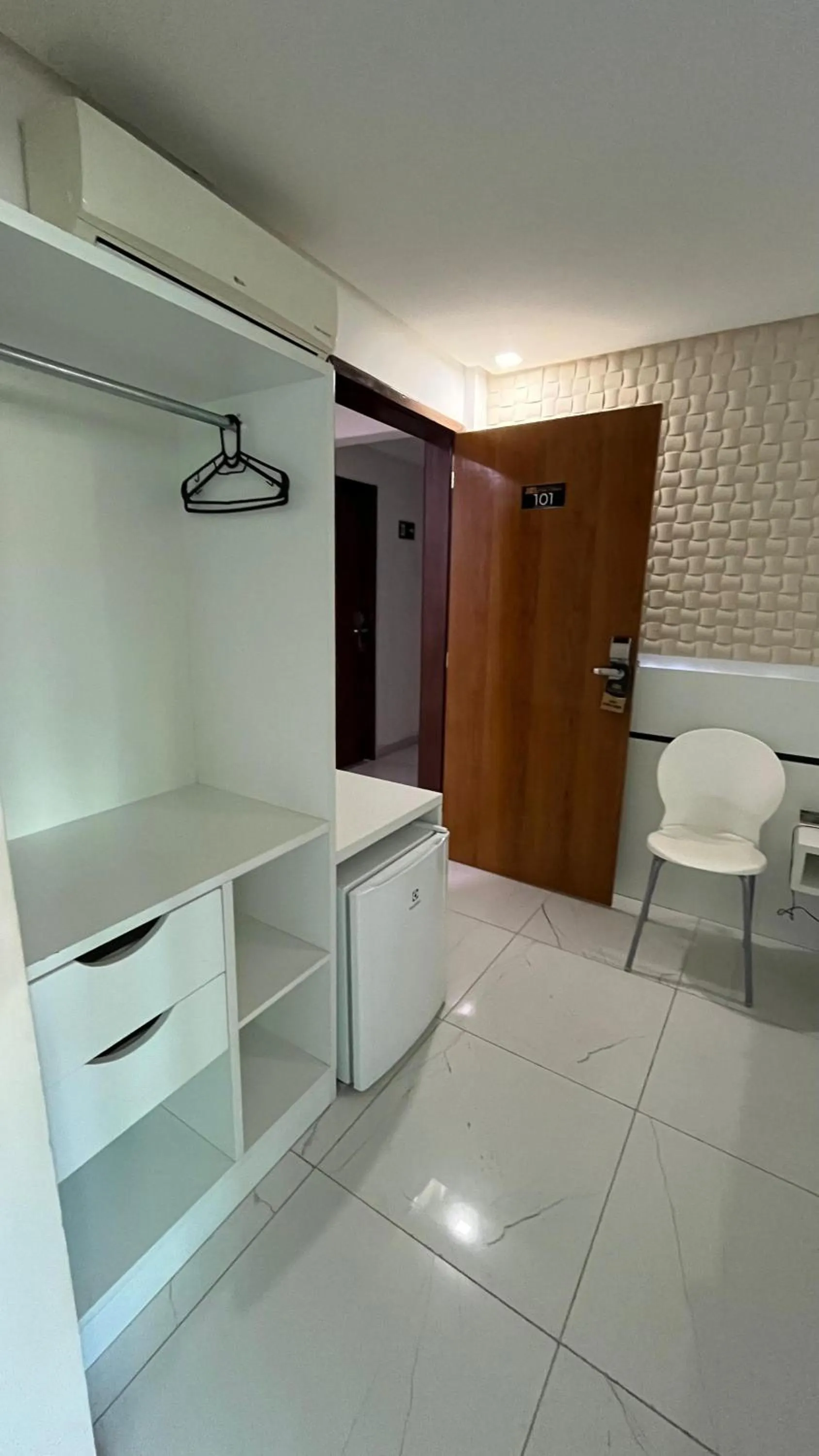 wardrobe in Goiana Palace Hotel - Fácil Acesso a Fábrica da JEEP