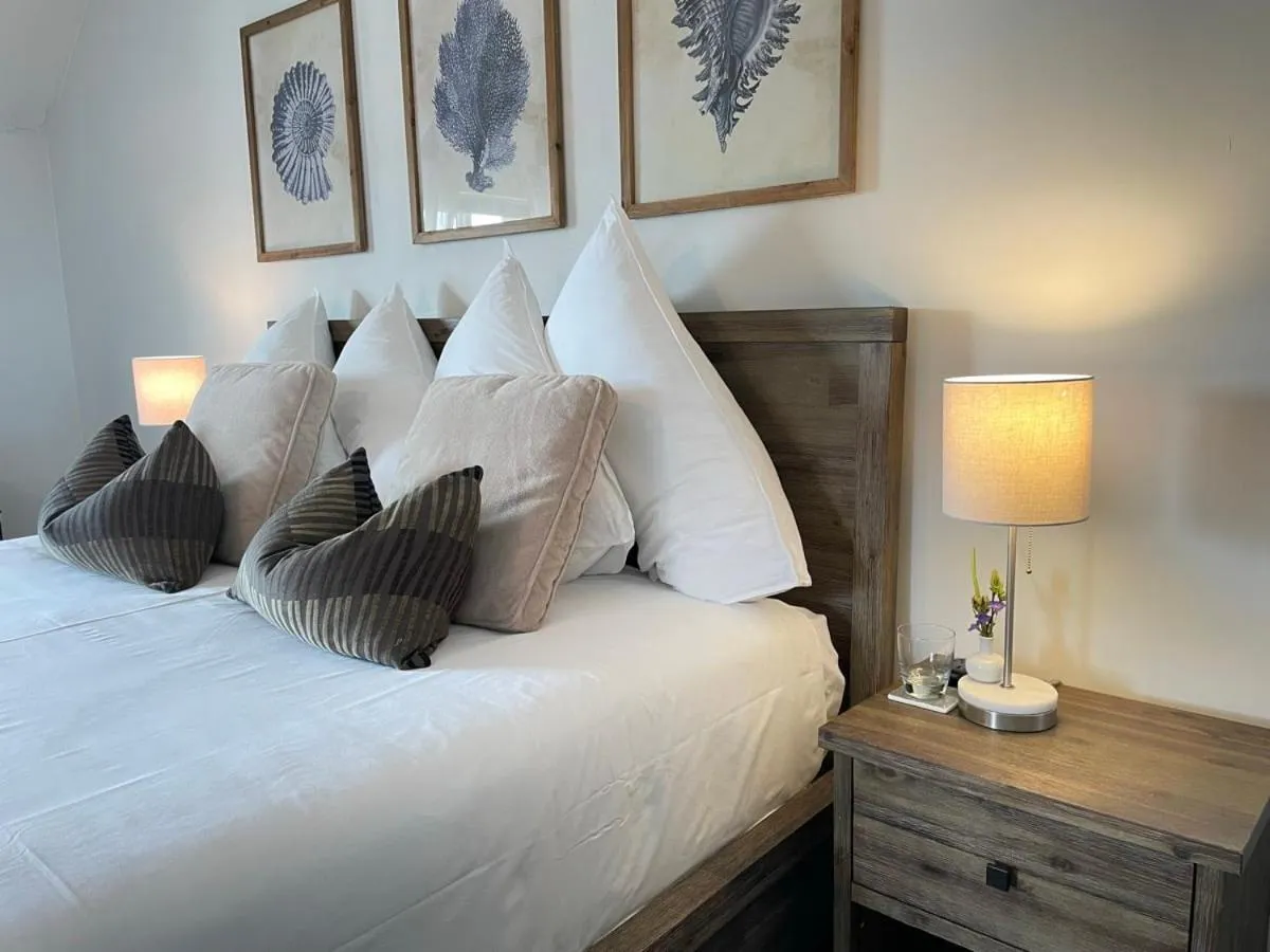 Bed in Kingfish at West Sound