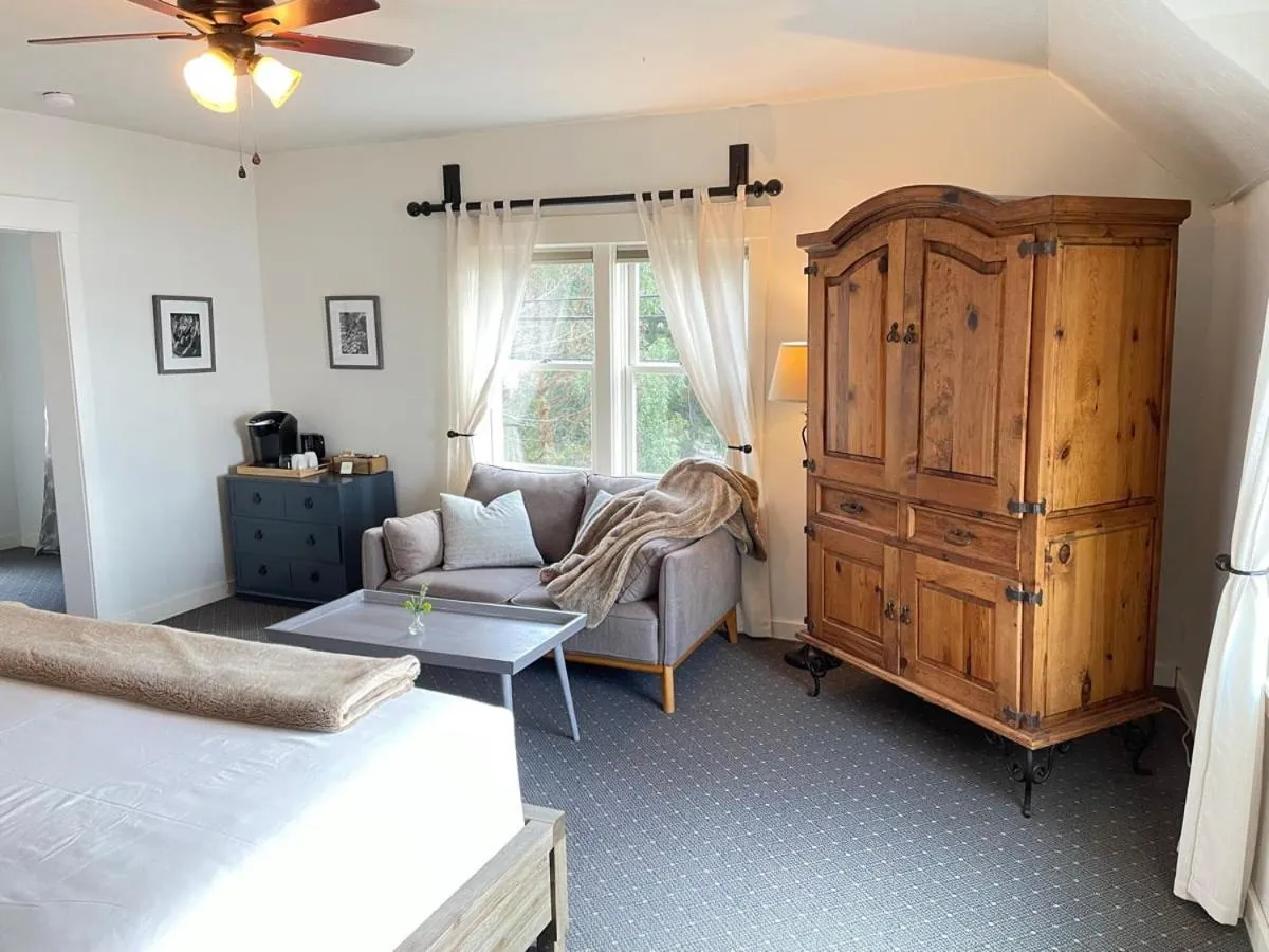 Bedroom in Kingfish at West Sound