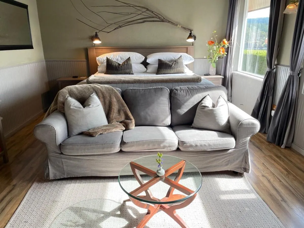 Bedroom in Kingfish at West Sound