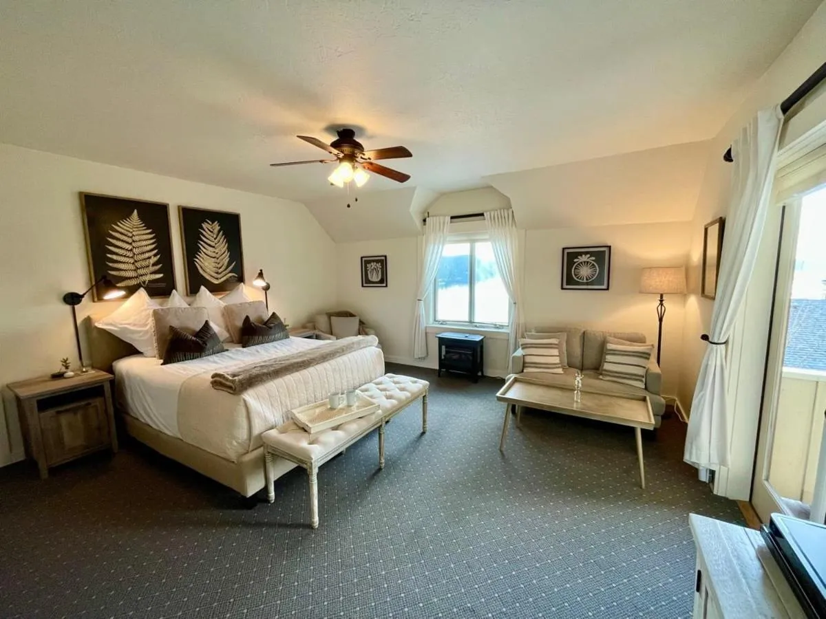 Bedroom, Bed in Kingfish at West Sound