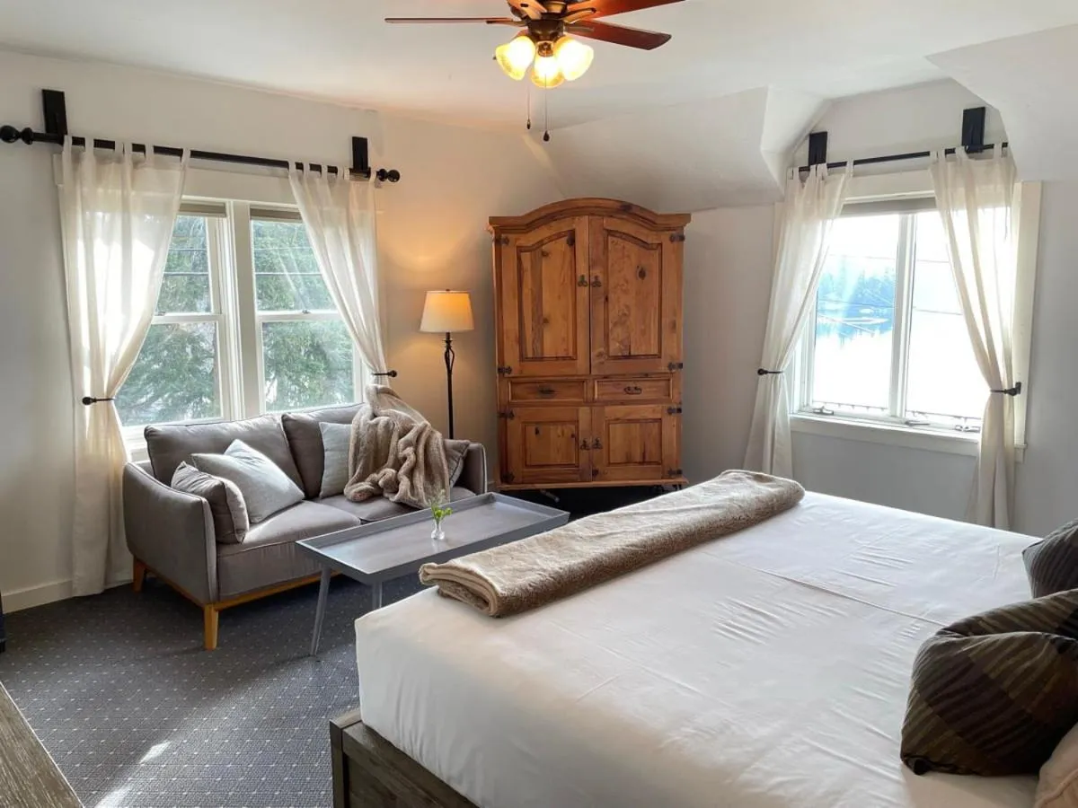 Bedroom, Bed in Kingfish at West Sound