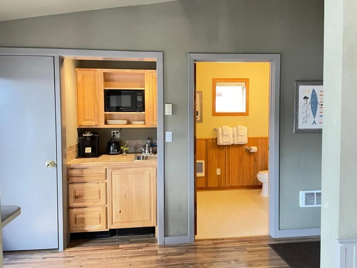 Bathroom in Kingfish at West Sound