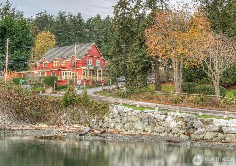 Property building in Kingfish at West Sound