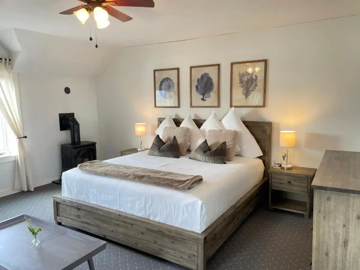 King Suite with Sea View in Kingfish at West Sound King Suite with Sea View in Kingfish at West Sound