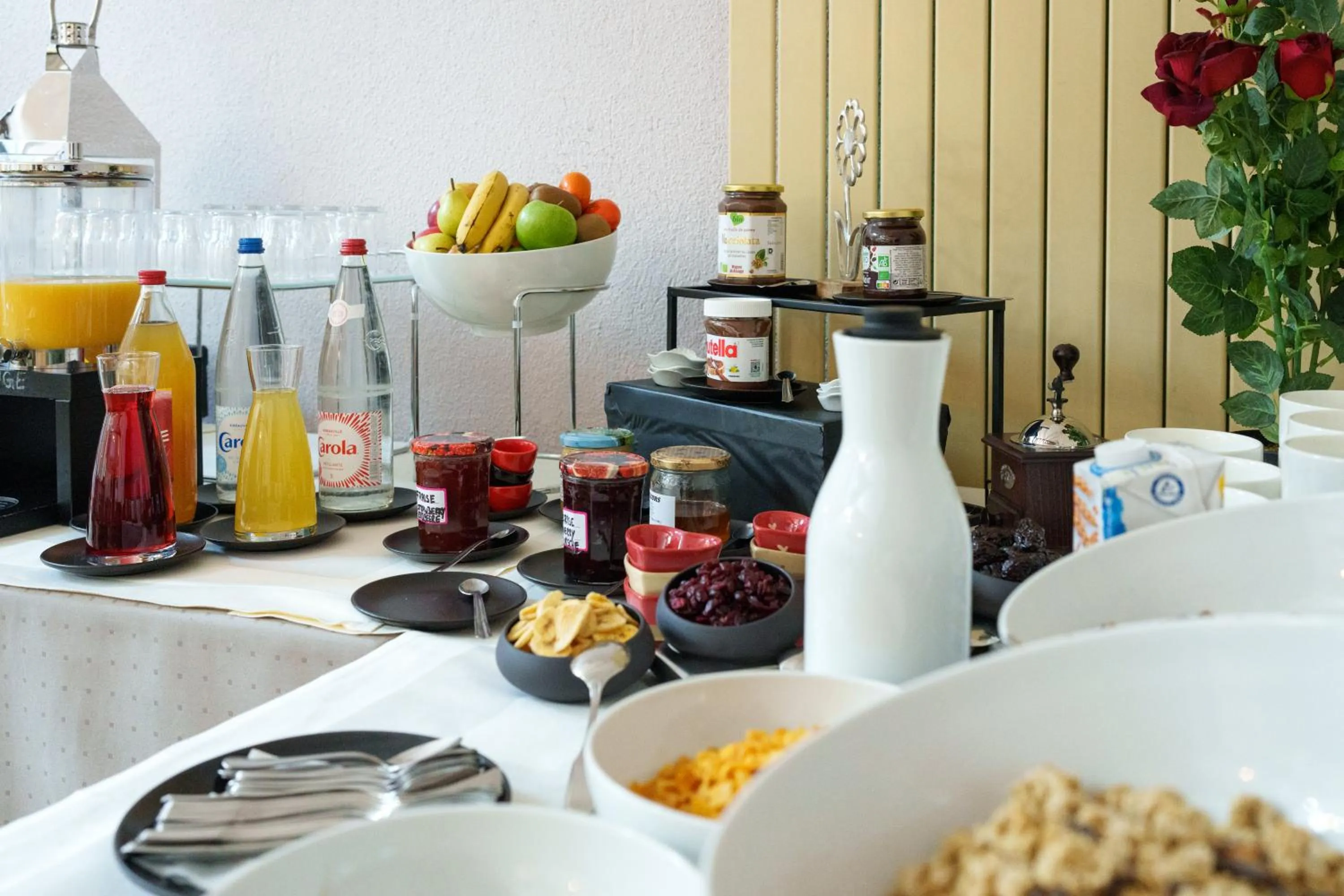 Buffet breakfast in Logis Hôtel Restaurant Ritter'Hoft