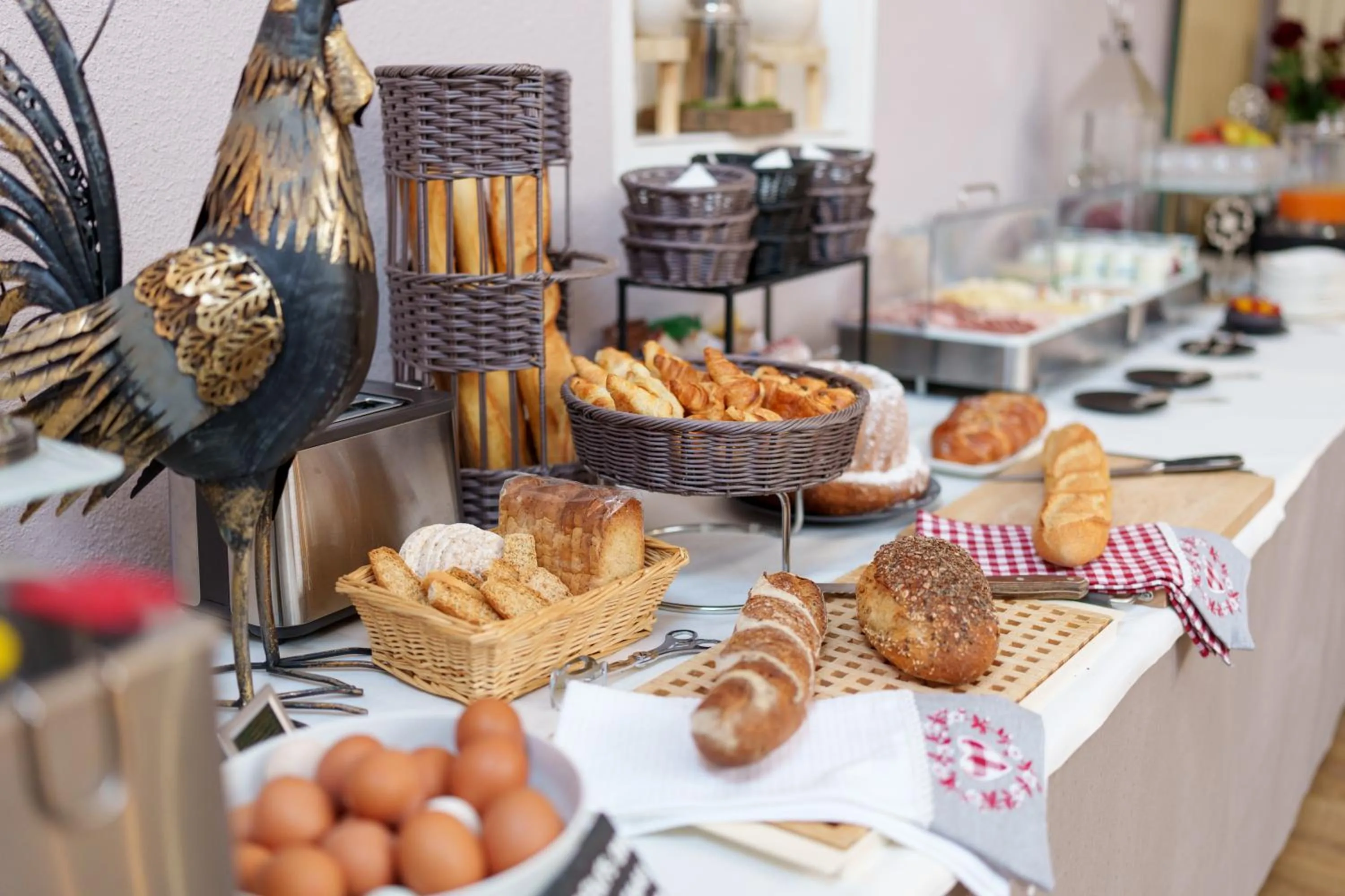 Buffet breakfast in Logis Hôtel Restaurant Ritter'Hoft