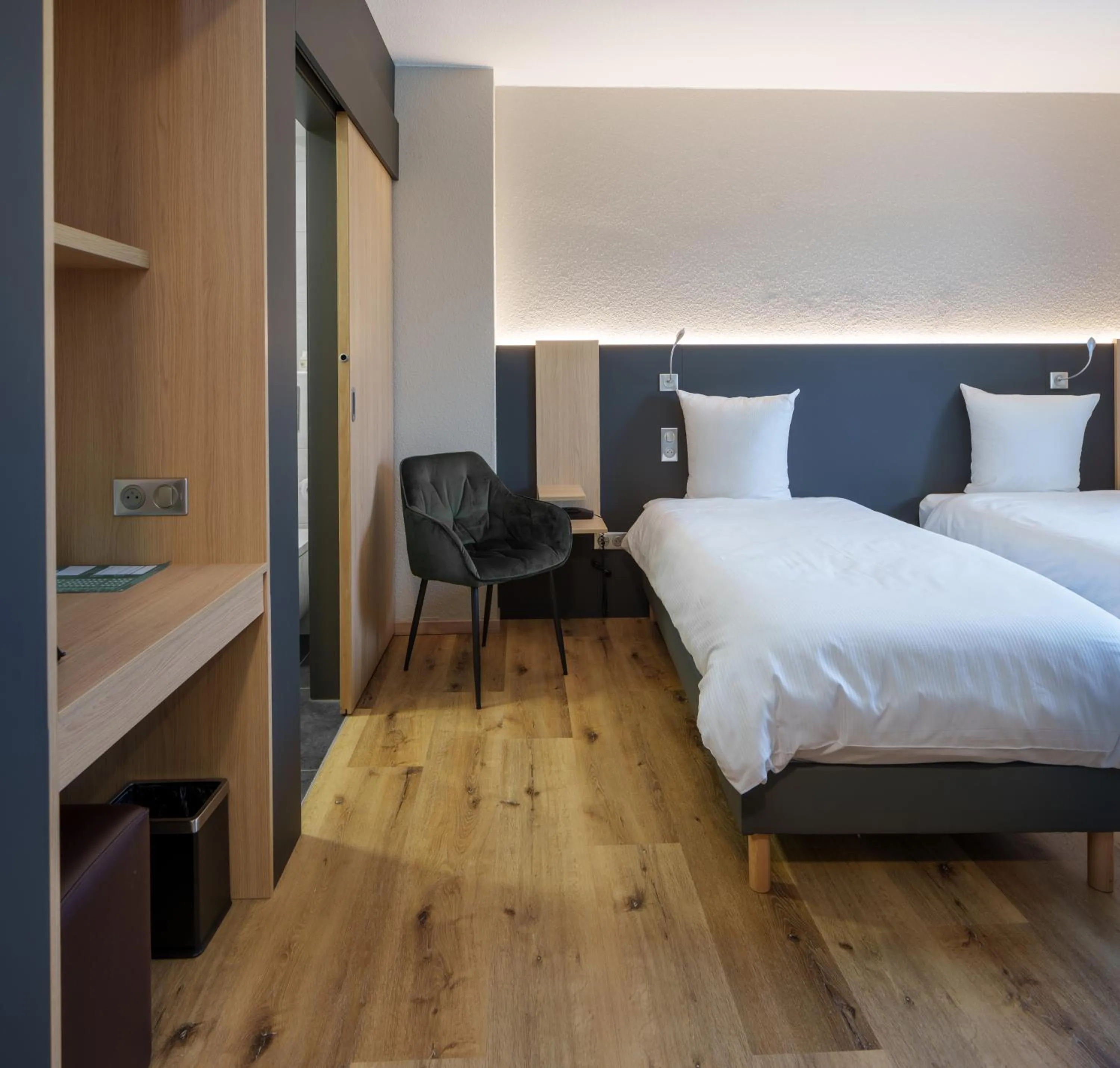 hair dresser, Bed in Logis Hôtel Restaurant Ritter'Hoft