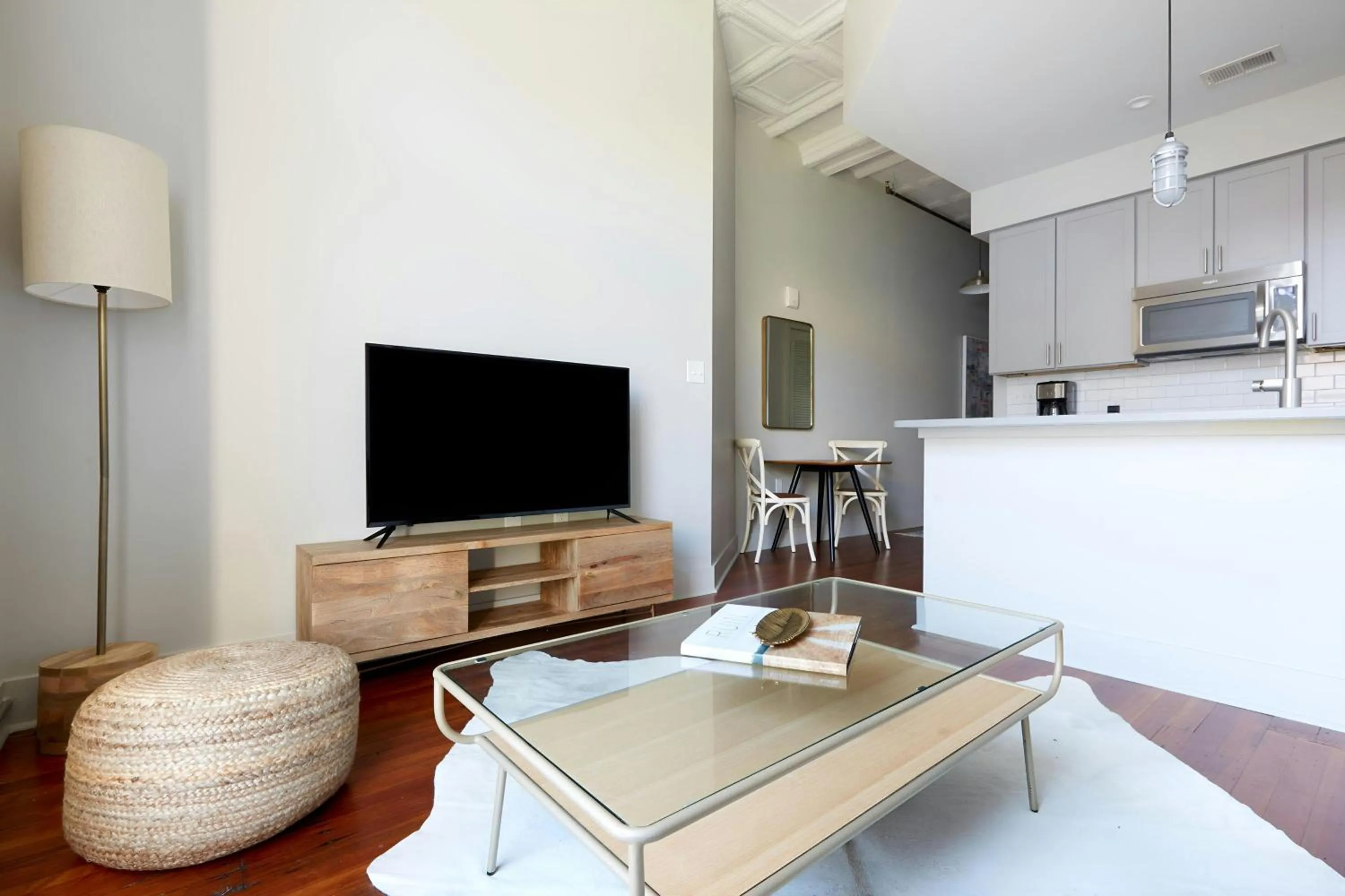 Living room in Sonder by Marriott Bonvoy The Broughton Apartments Historic District