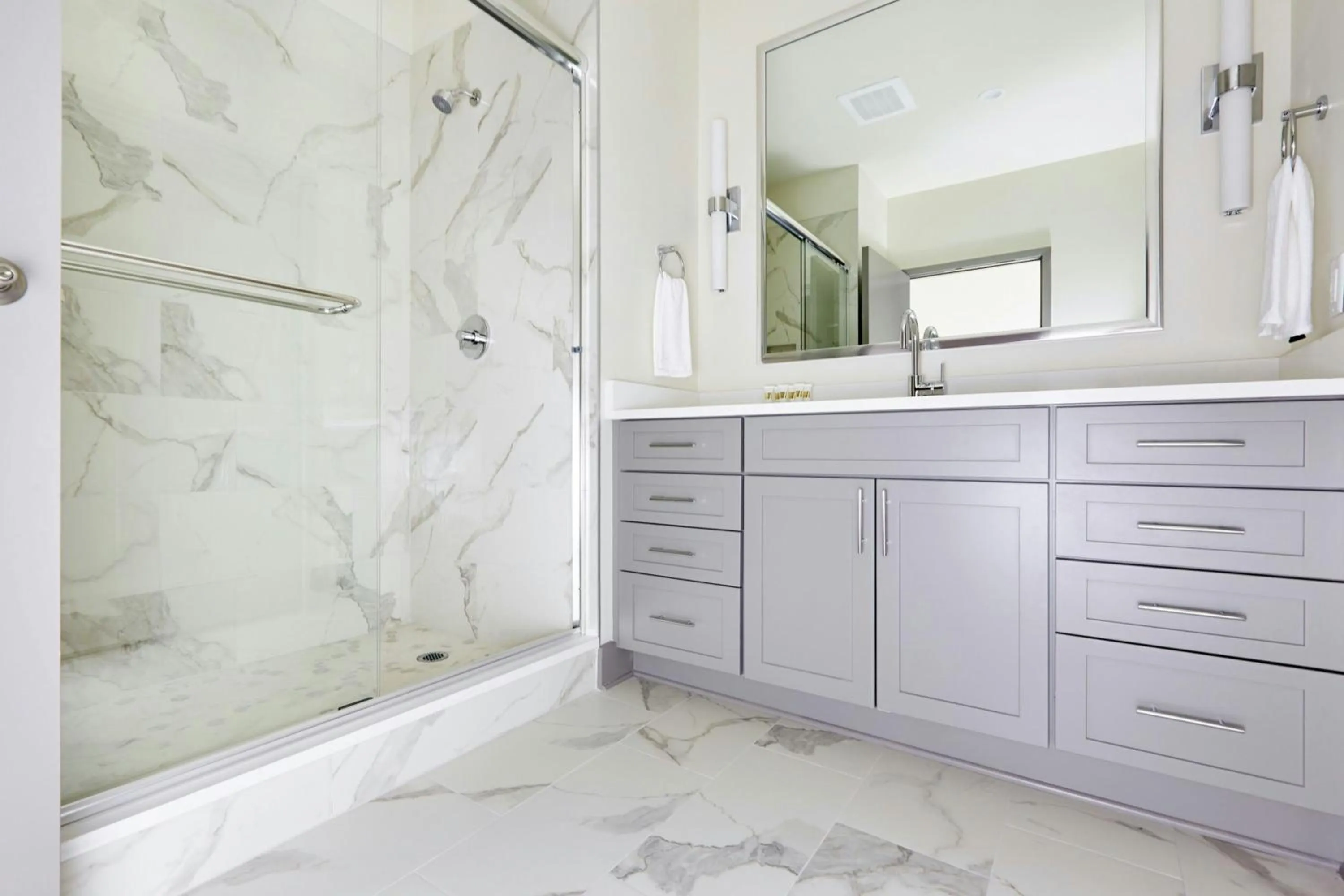 Bathroom in Sonder by Marriott Bonvoy The Broughton Apartments Historic District