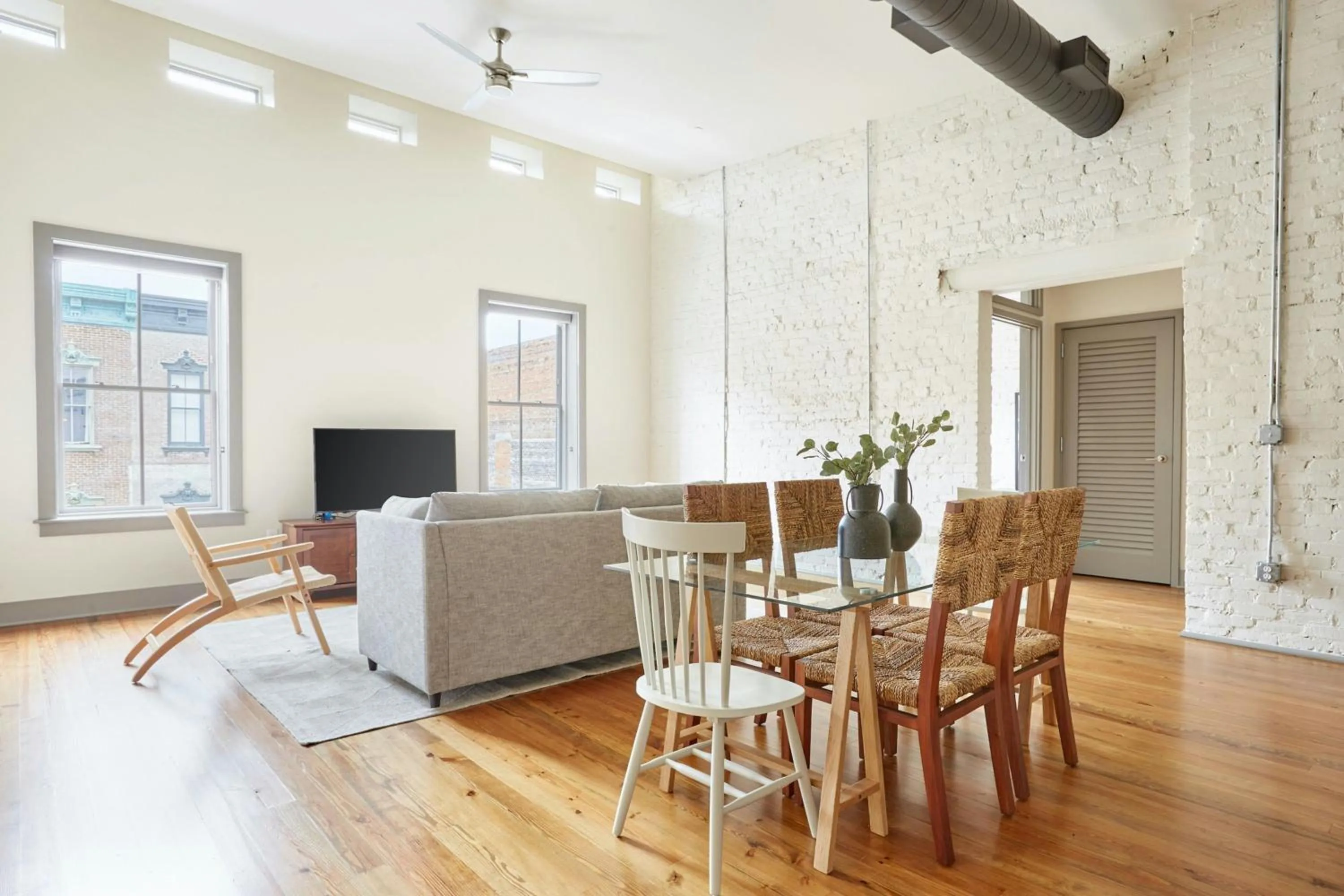 Living room in Sonder by Marriott Bonvoy The Broughton Apartments Historic District