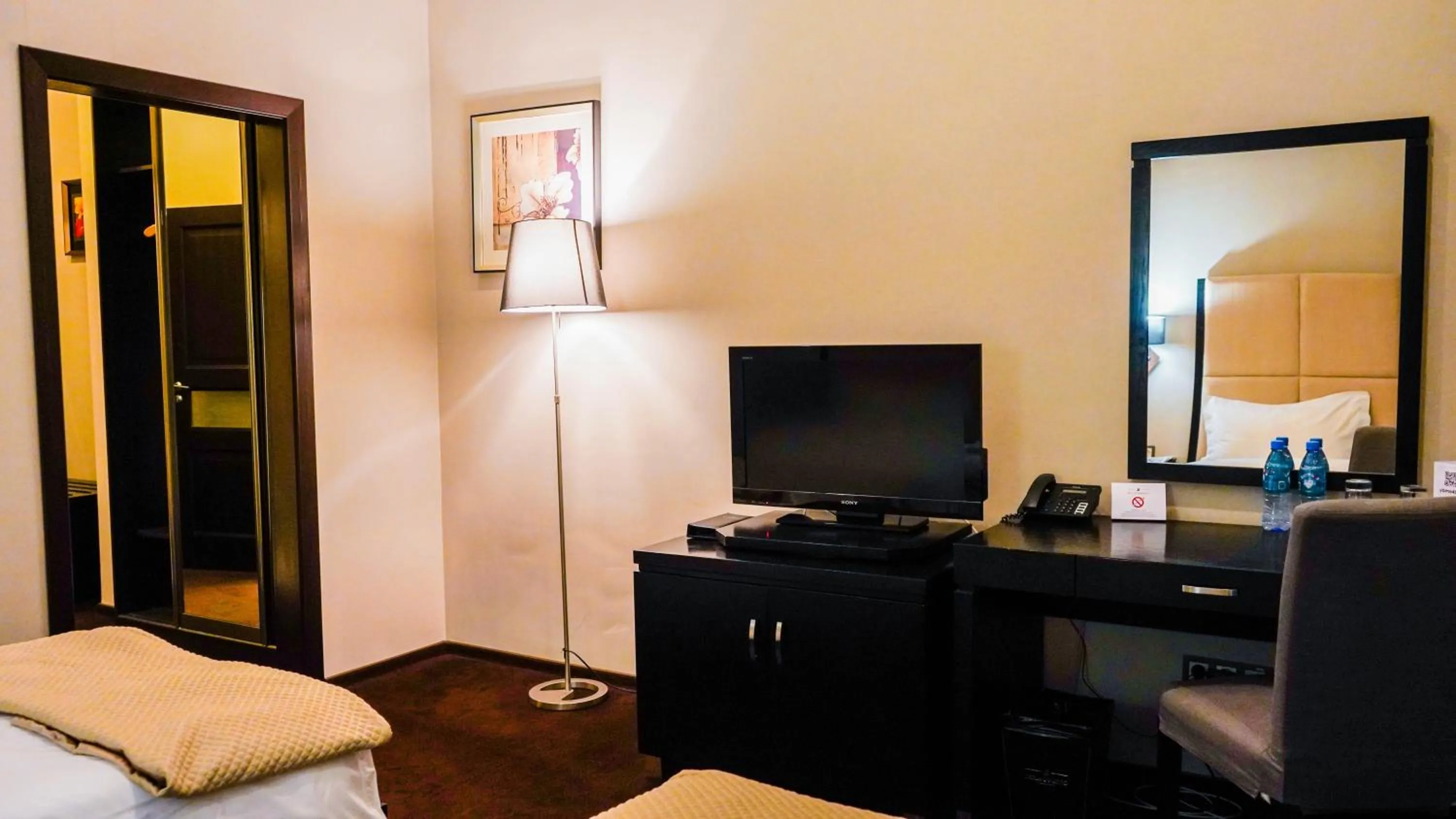 TV and multimedia, Bed in JELSOMINOHotel