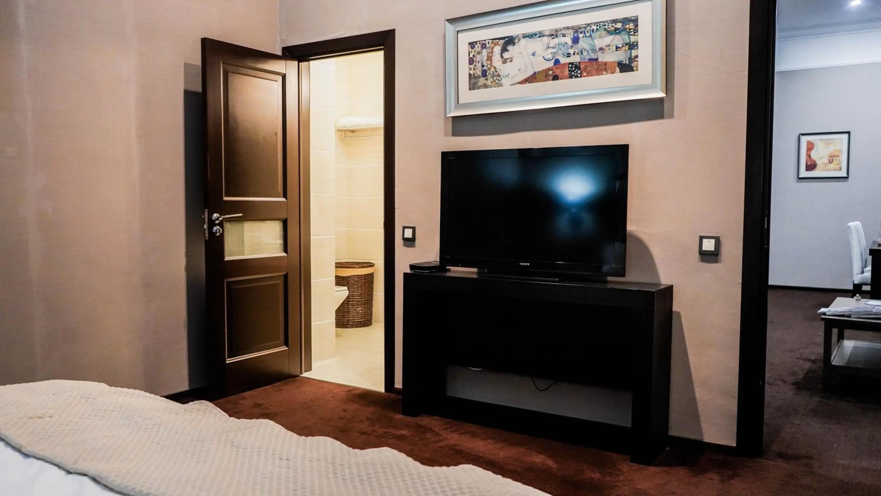 TV and multimedia, Bed in JELSOMINOHotel