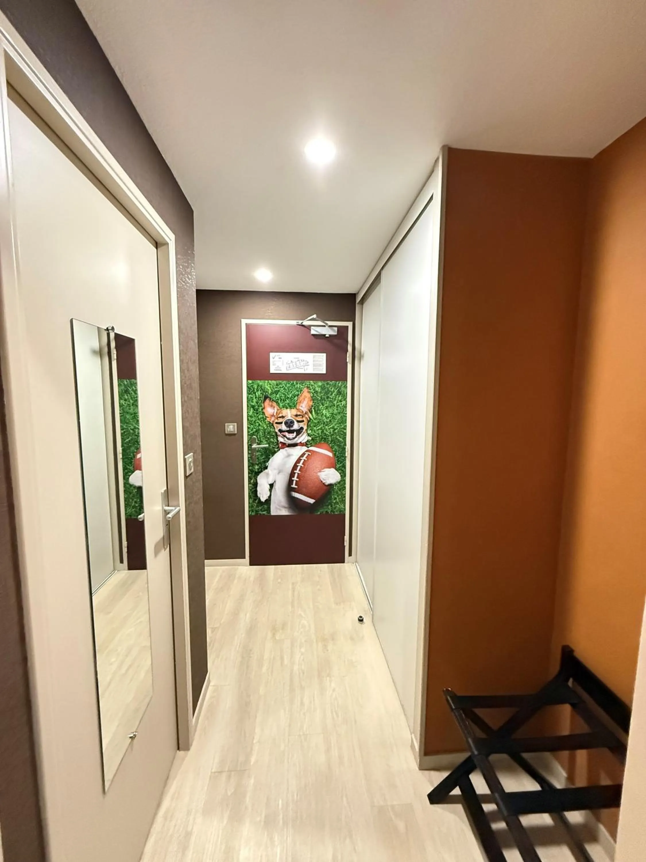 Bedroom in The Originals City, Hôtel Le Boeuf Rouge, Saint-Junien