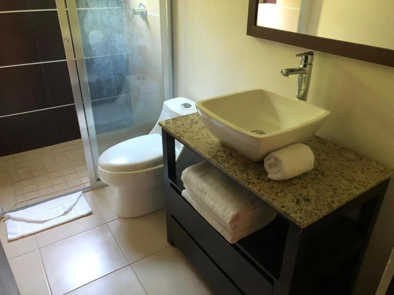 Shower in San Pedro Hotel, 5ta Avenida