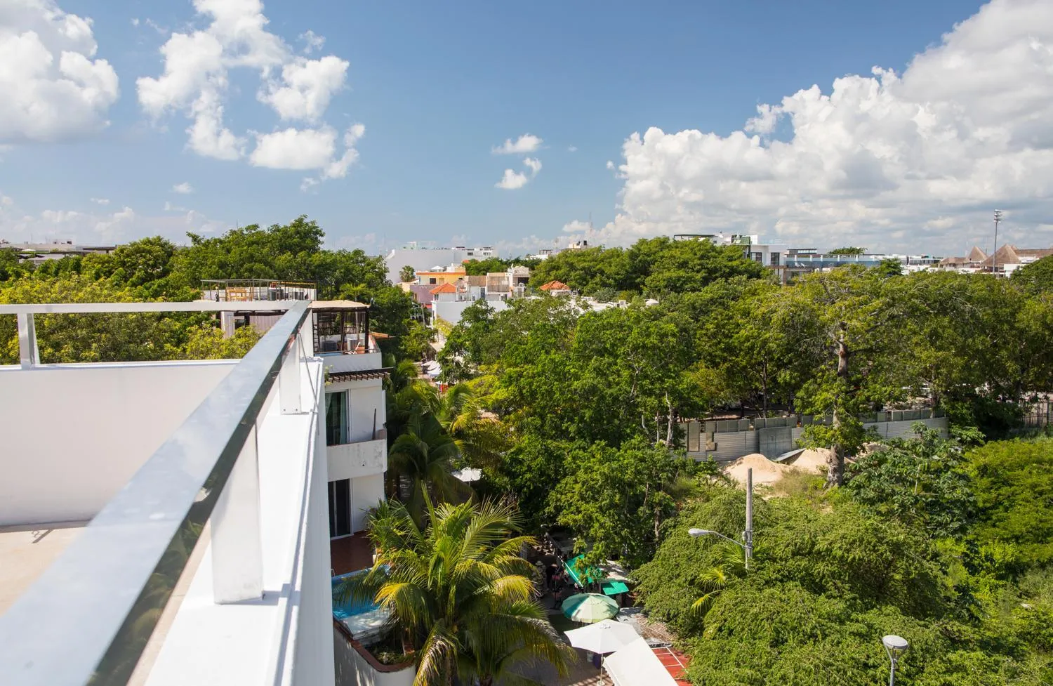 Street view in San Pedro Hotel, 5ta Avenida