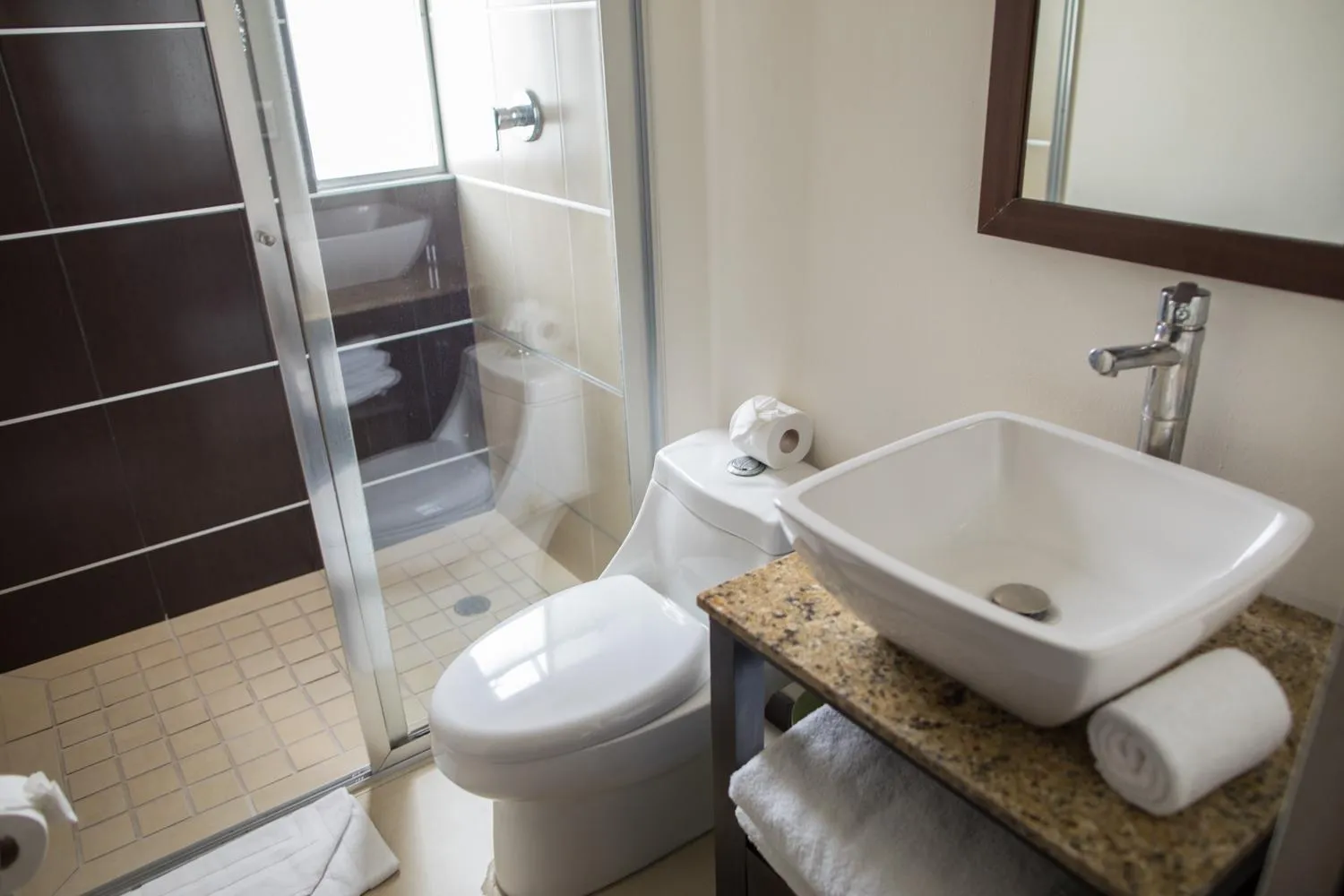 Bathroom in San Pedro Hotel, 5ta Avenida