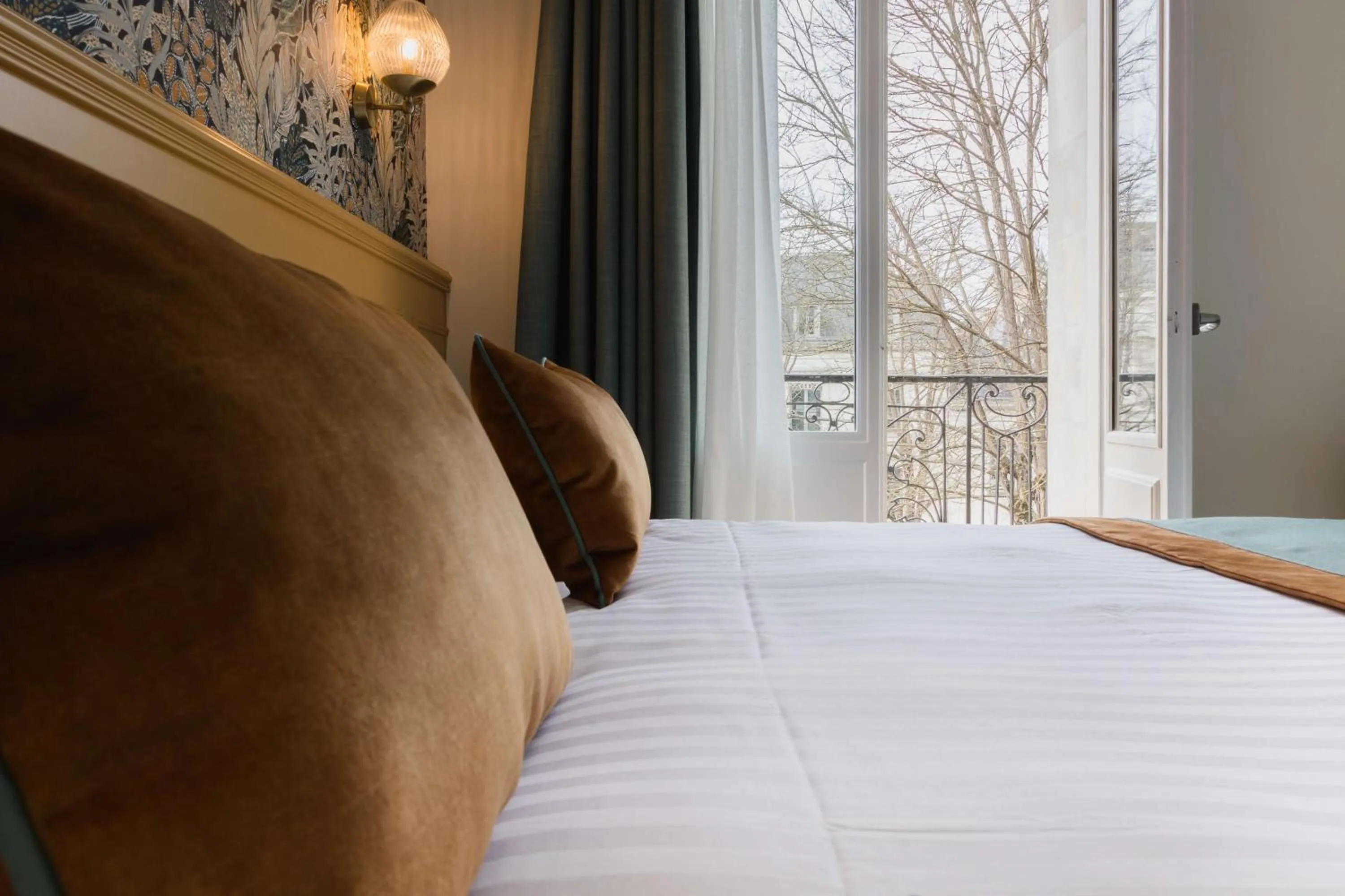 Bedroom, Bed in Best Western Hôtel De France