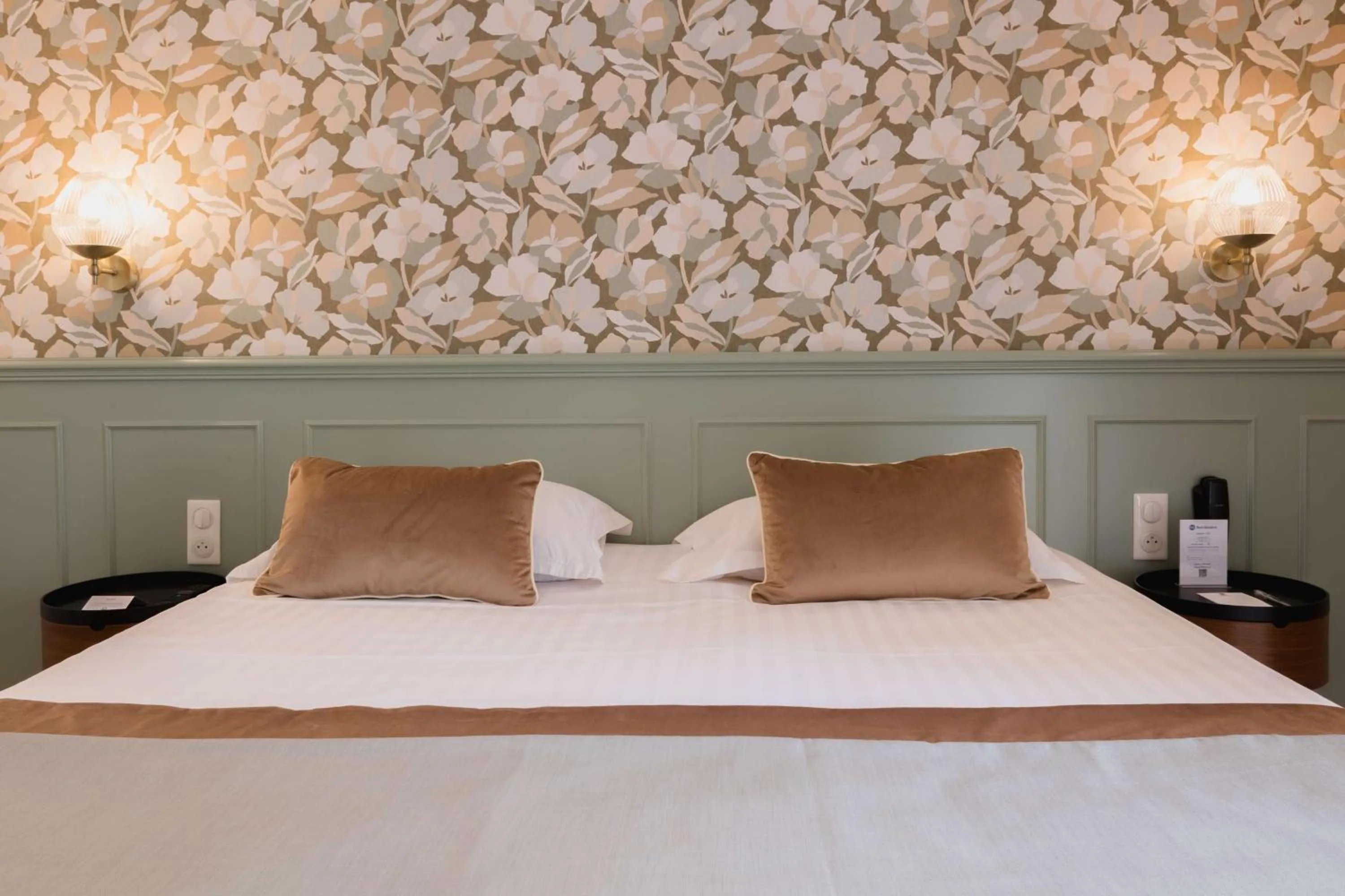 Bedroom, Bed in Best Western Hôtel De France