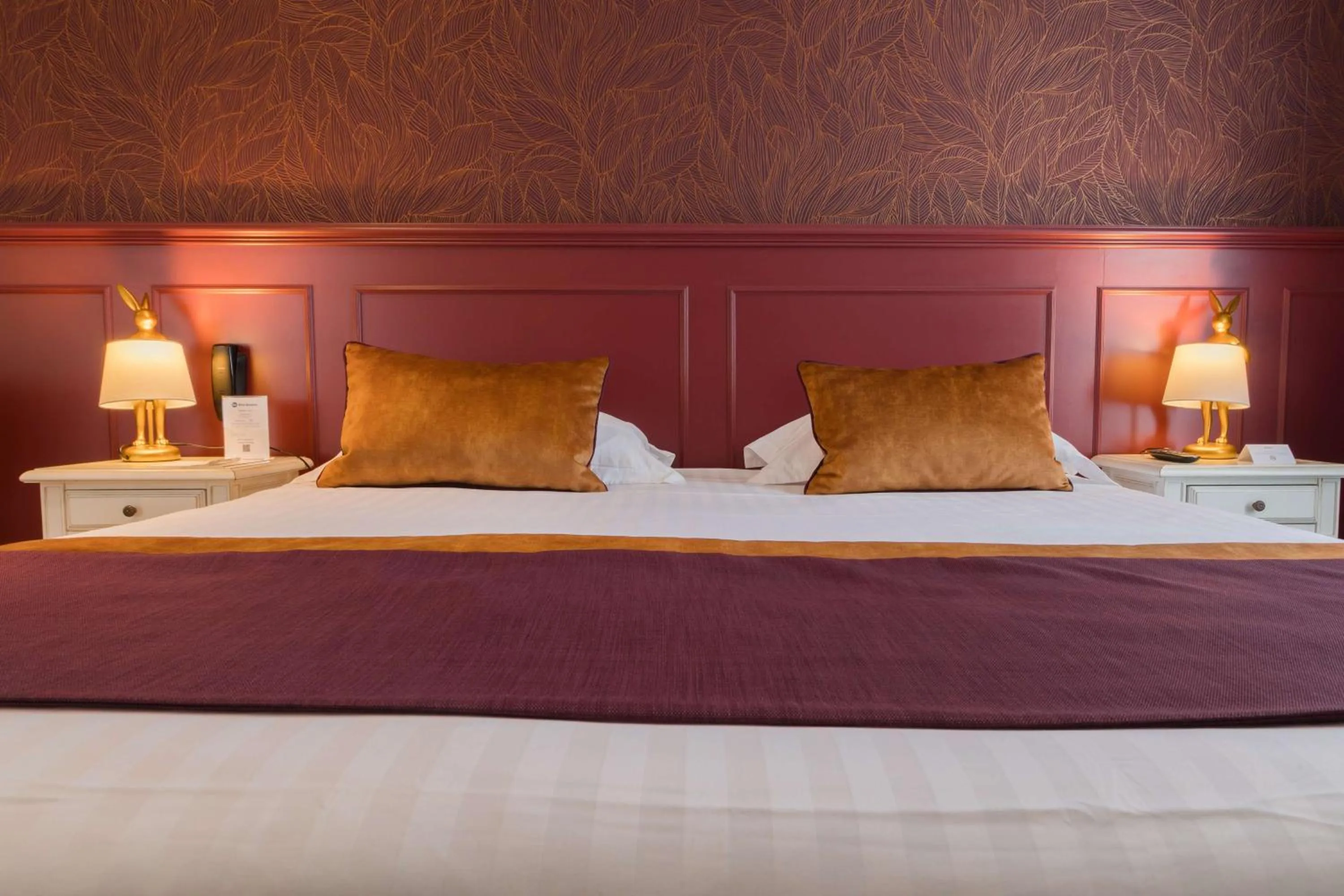 Bedroom, Bed in Best Western Hôtel De France