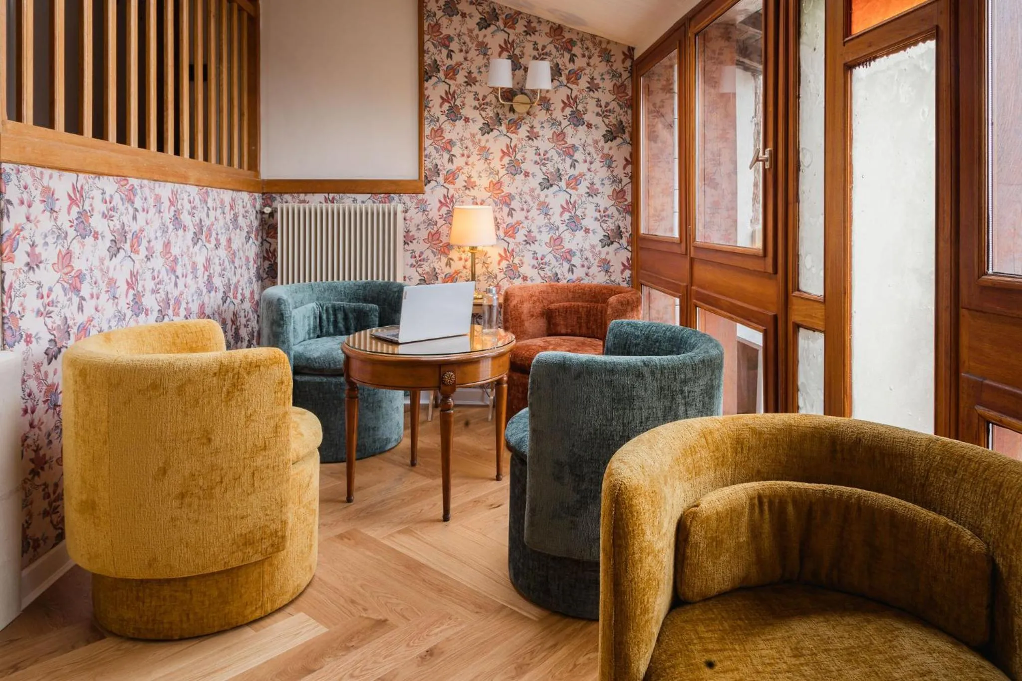 Seating area in Best Western Hôtel De France