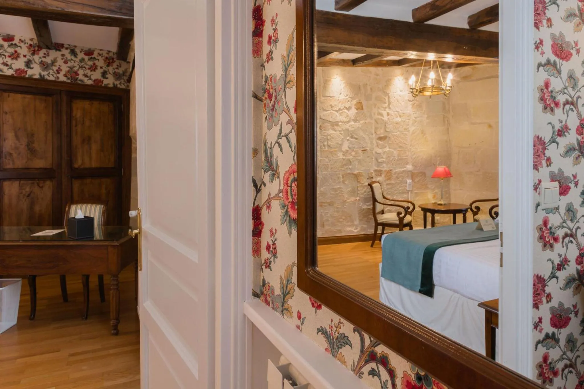 Photo of the whole room in Best Western Hôtel De France