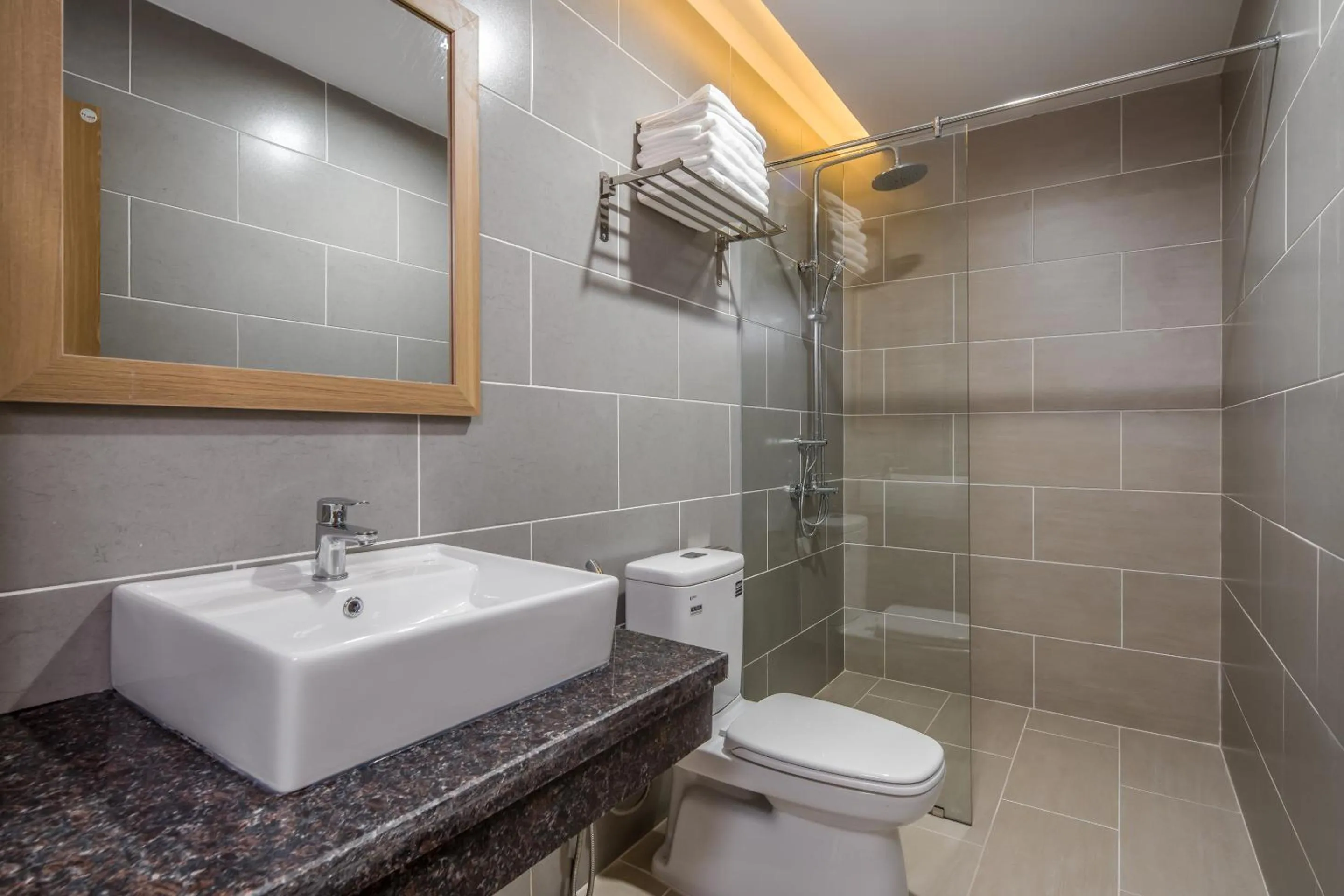Bathroom in An Dương Hotel & Apartment