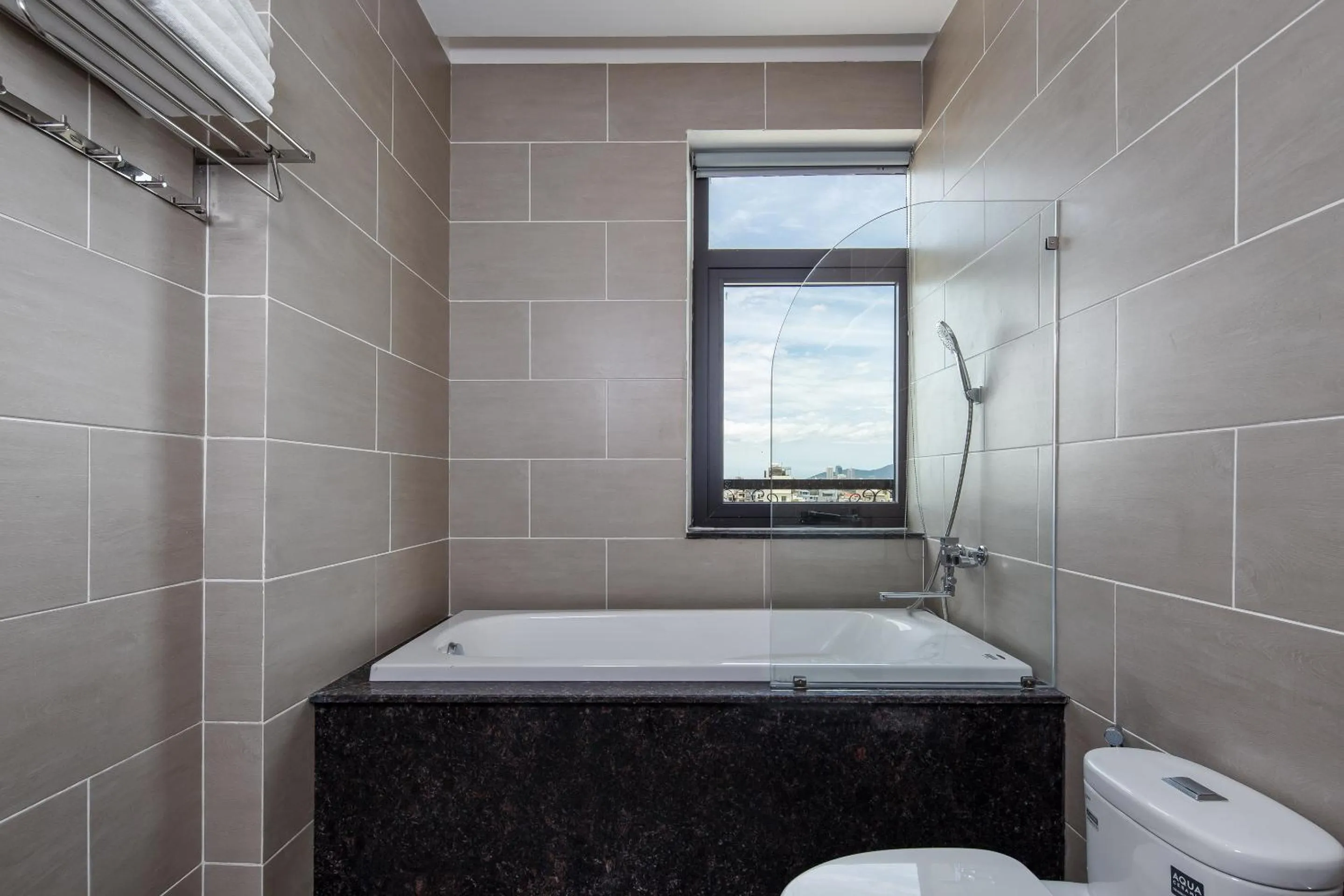 Bathroom in An Dương Hotel & Apartment