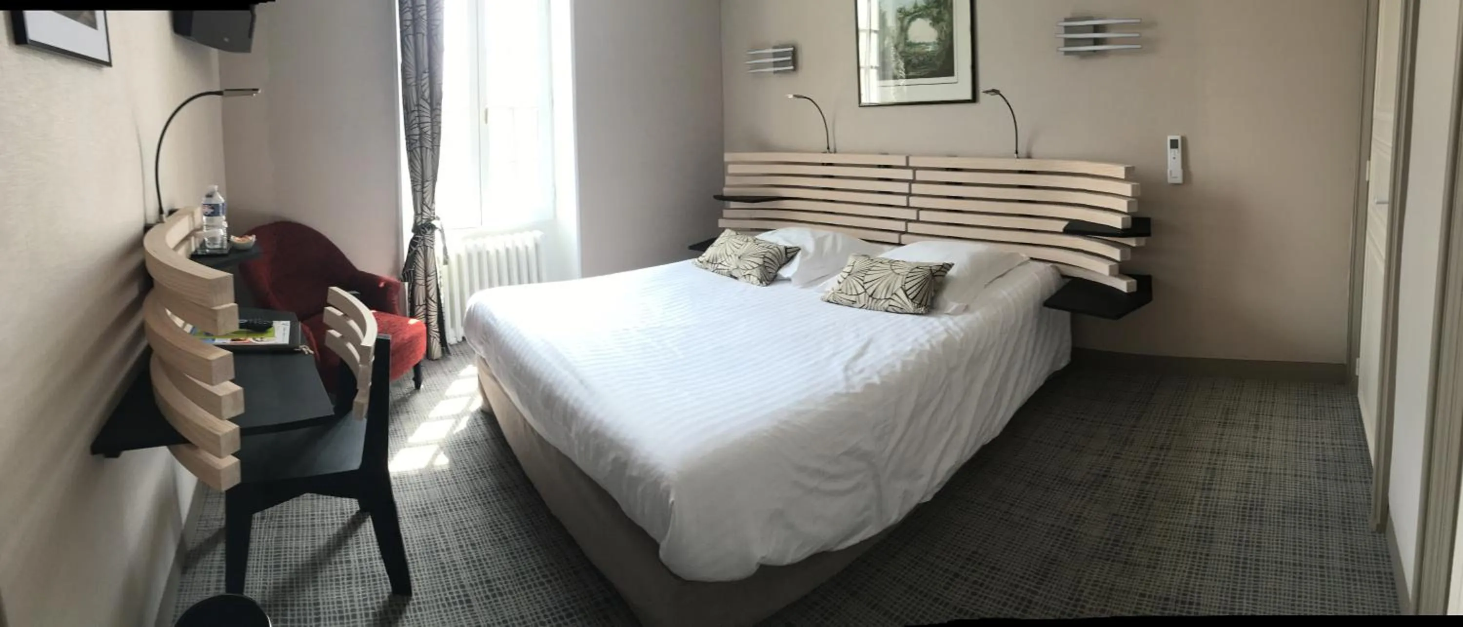 Bed in Logis Domaine du Prieuré