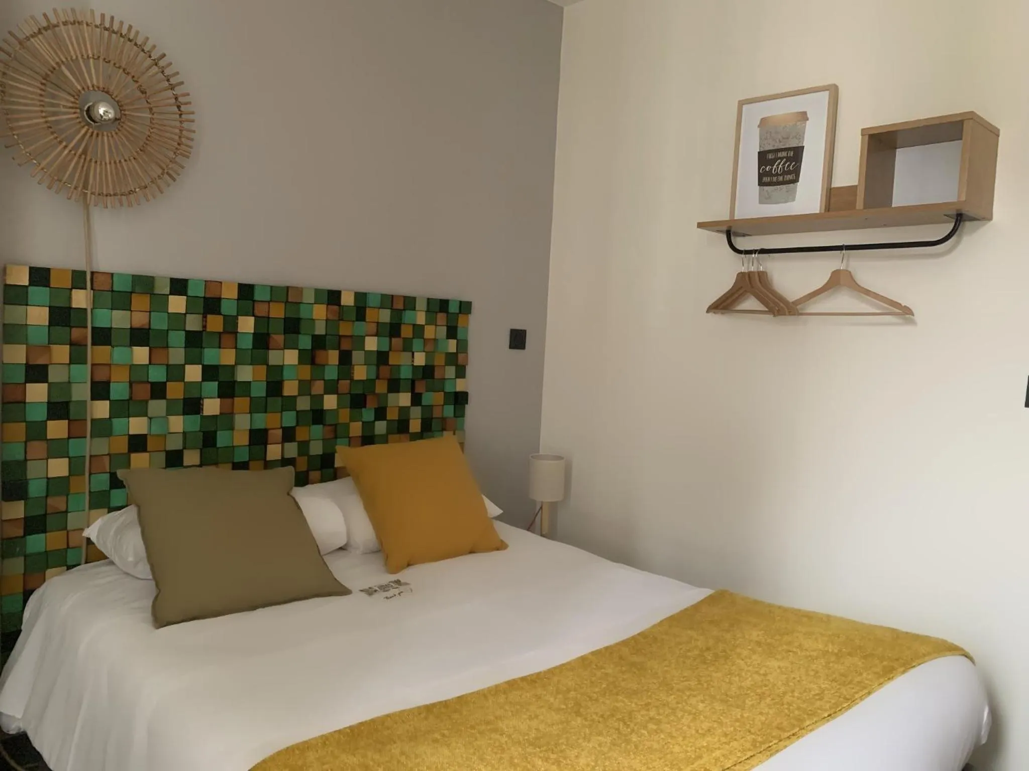 Bedroom, Bed in Urban Jungle Hôtel Orleans