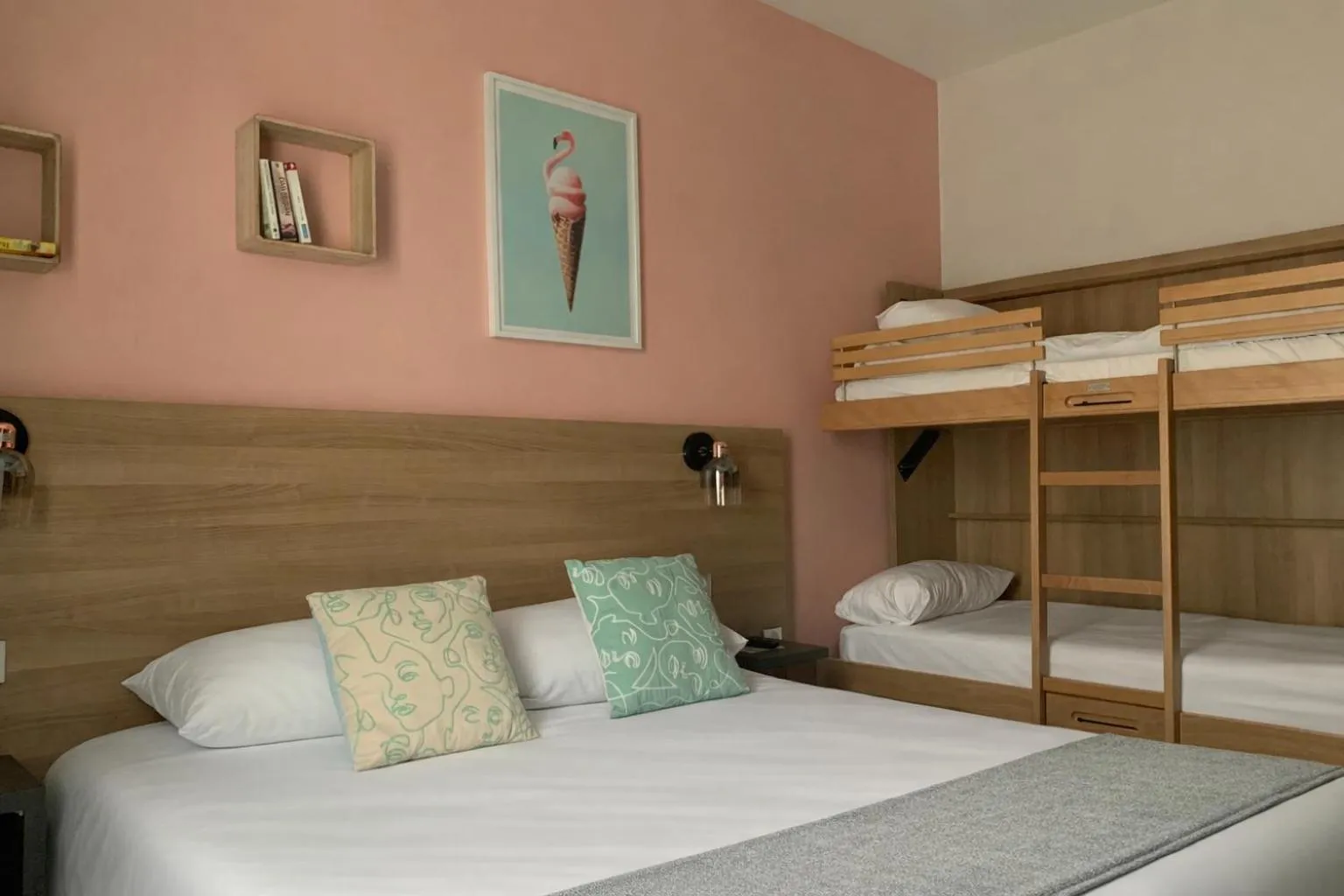 Bedroom, Bed in Urban Jungle Hôtel Orleans