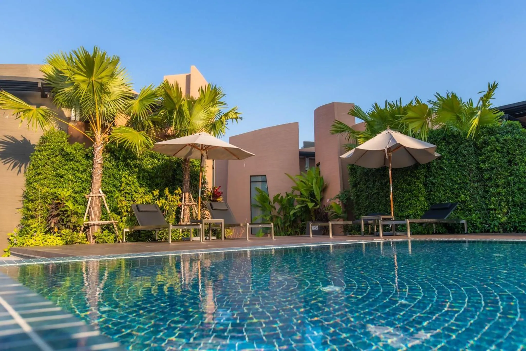 Swimming pool in Rachabhura Hotel