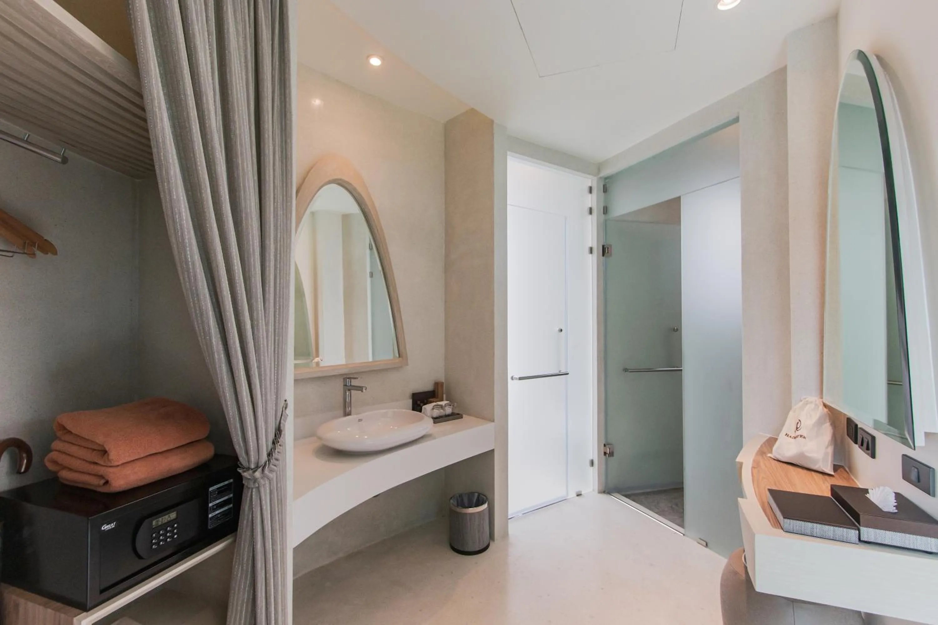 Bathroom in Rachabhura Hotel