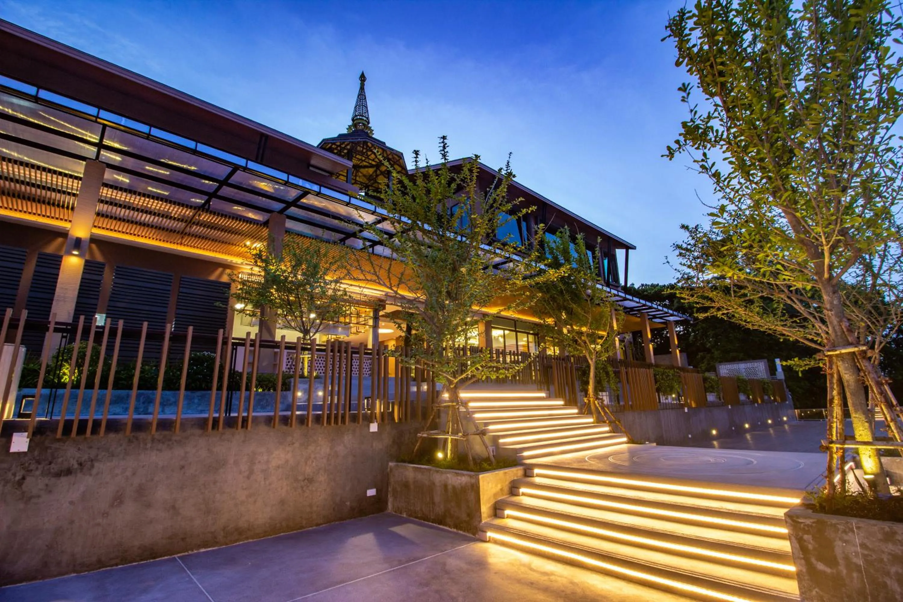 Restaurant/places to eat in Rachabhura Hotel