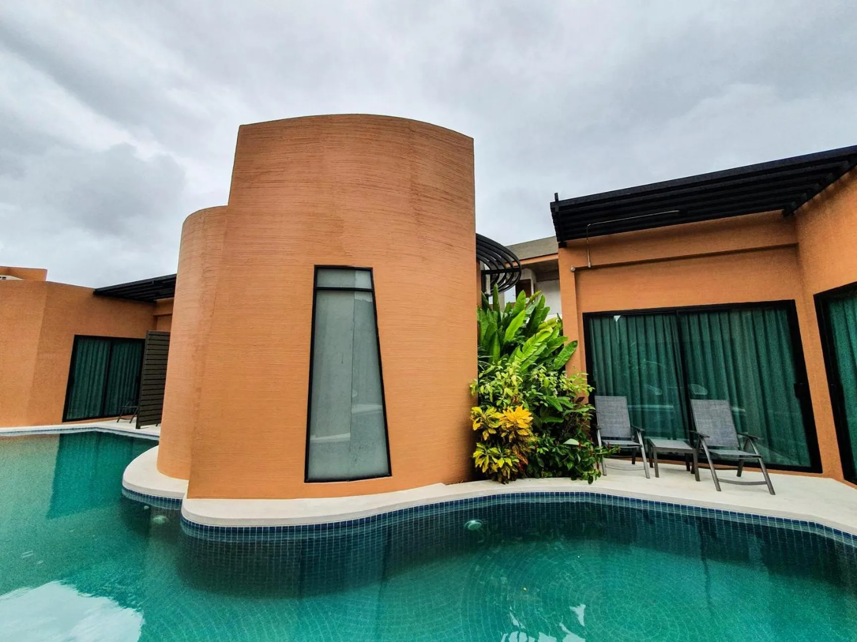 Pool view in Rachabhura Hotel