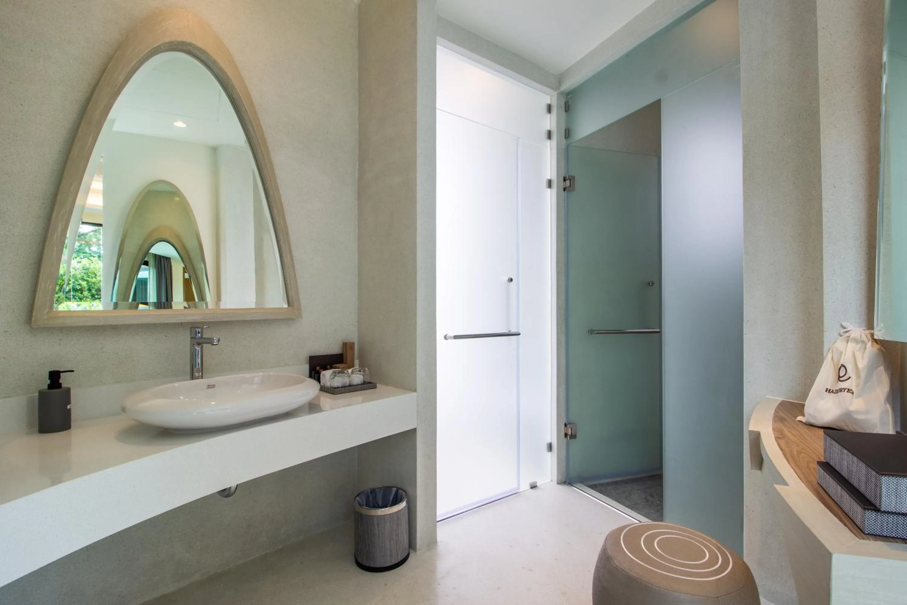 Shower in Rachabhura Hotel