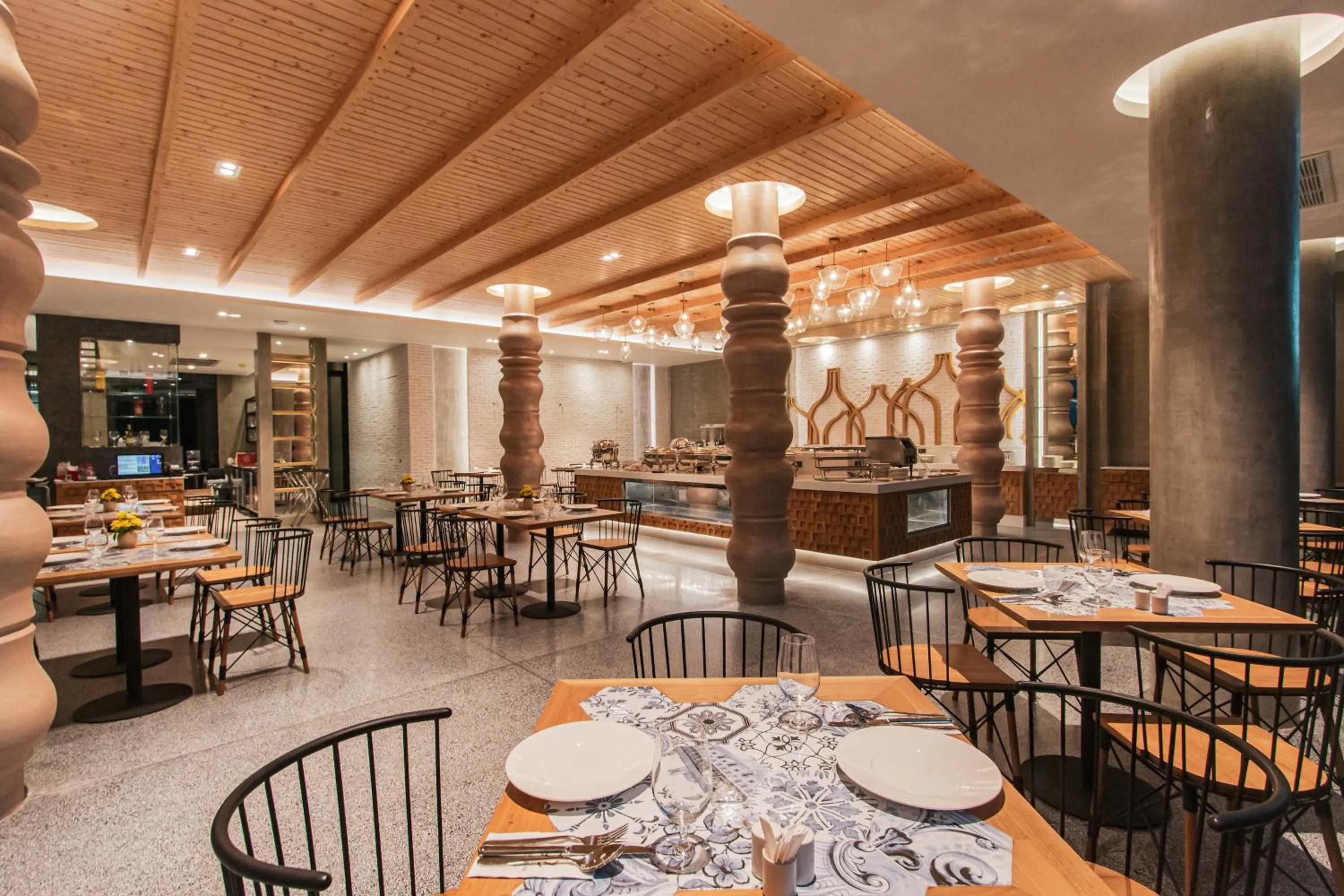 Restaurant/places to eat in Rachabhura Hotel